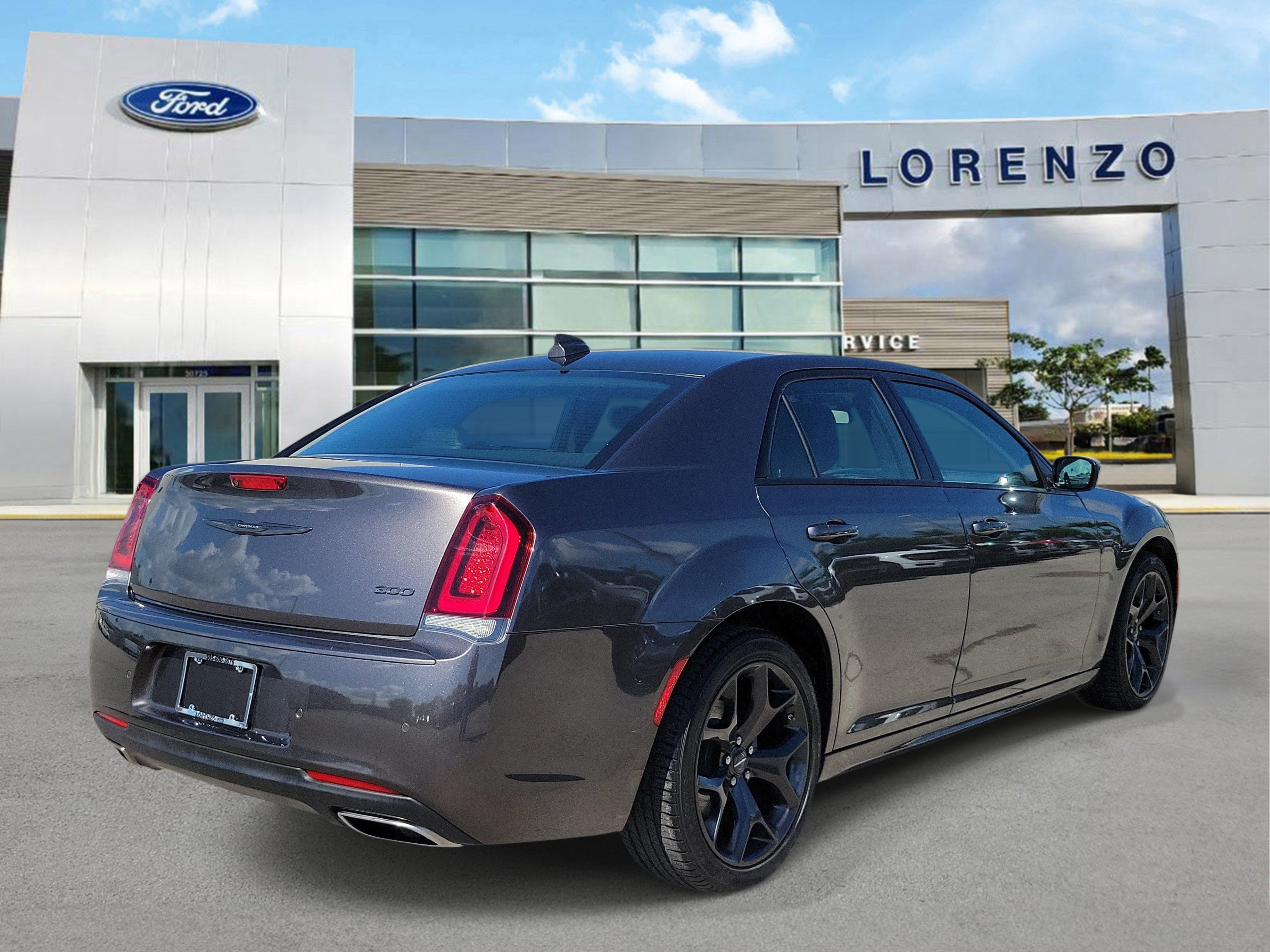 Used 2023 Chrysler 300 Touring L RWD image 5