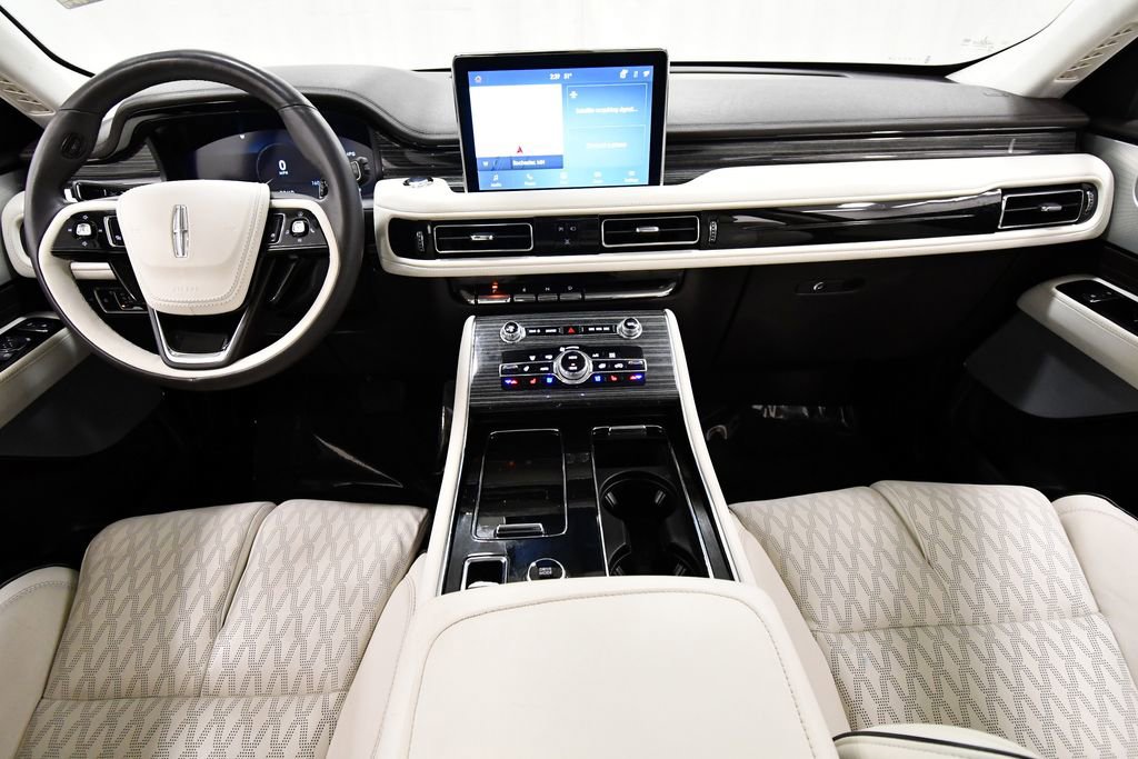 Used 2023 Lincoln Aviator Black Label image 3