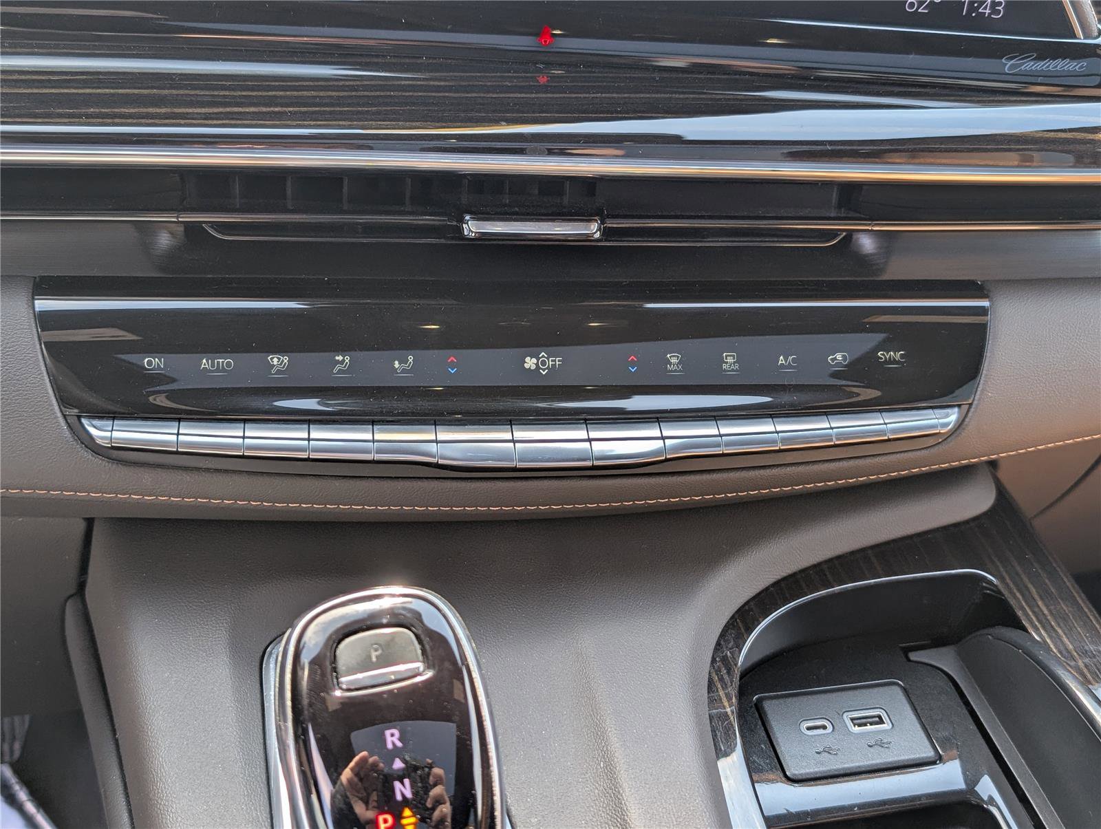 Used 2022 Cadillac Escalade Premium Luxury image 34