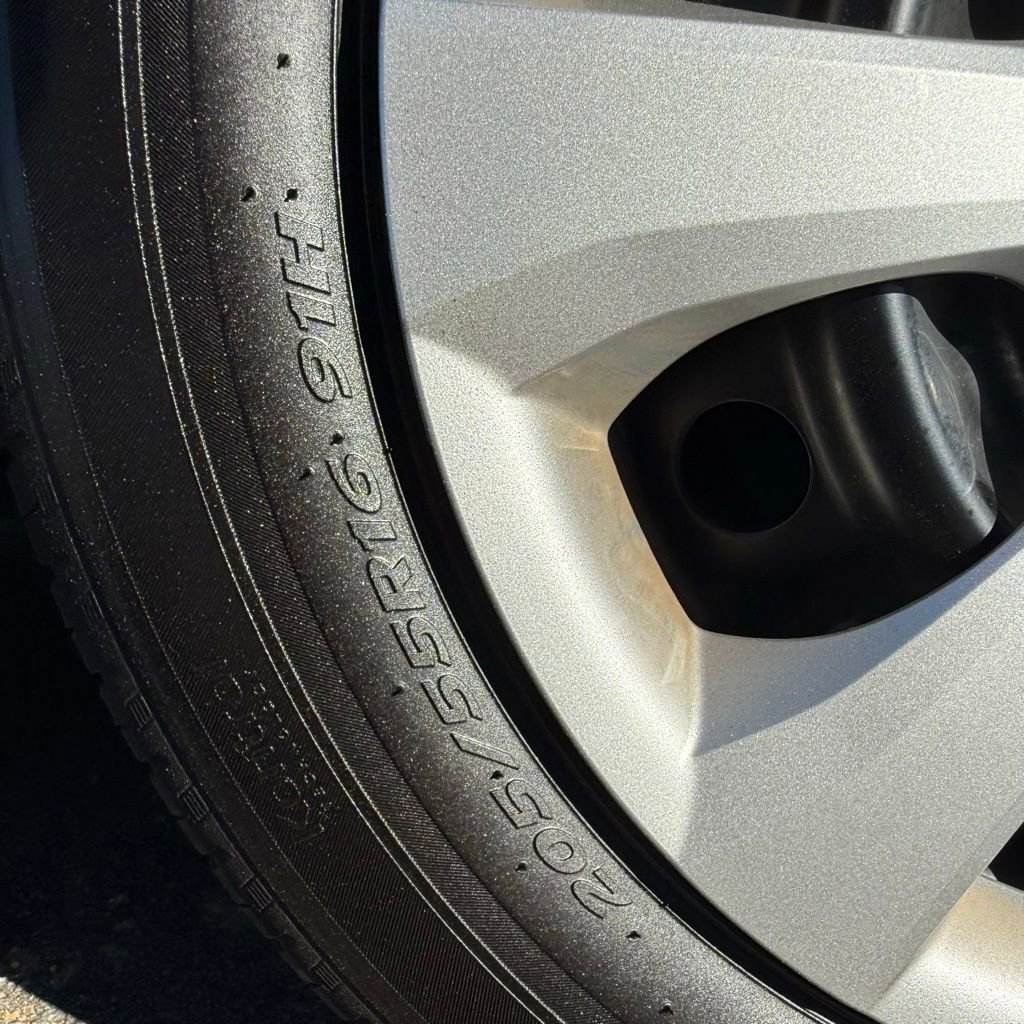 Used 2025 Toyota Corolla LE image 31