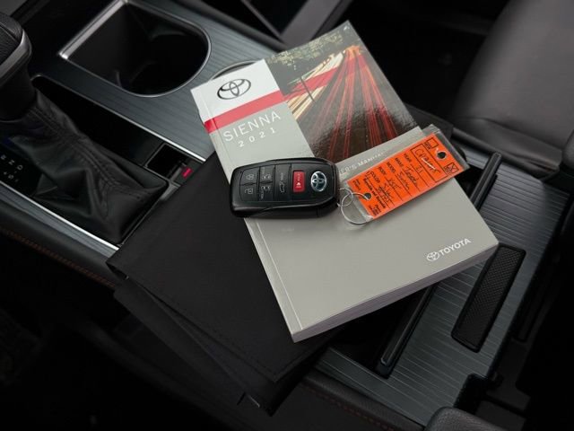 Used 2021 Toyota Sienna XSE image 7