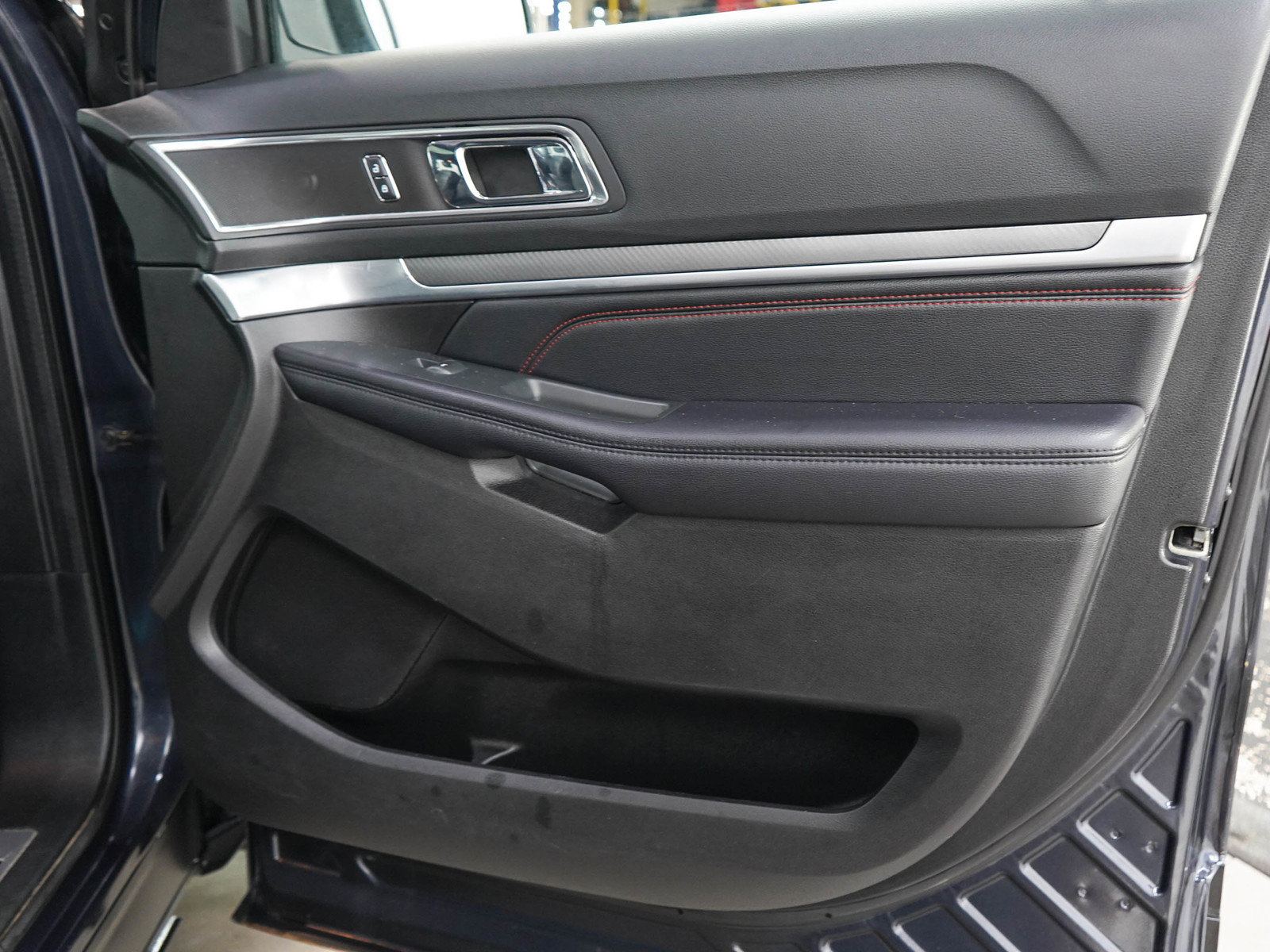 Used 2017 Ford Explorer Sport w/ Equipment Group 401A AWD/4WD image 9