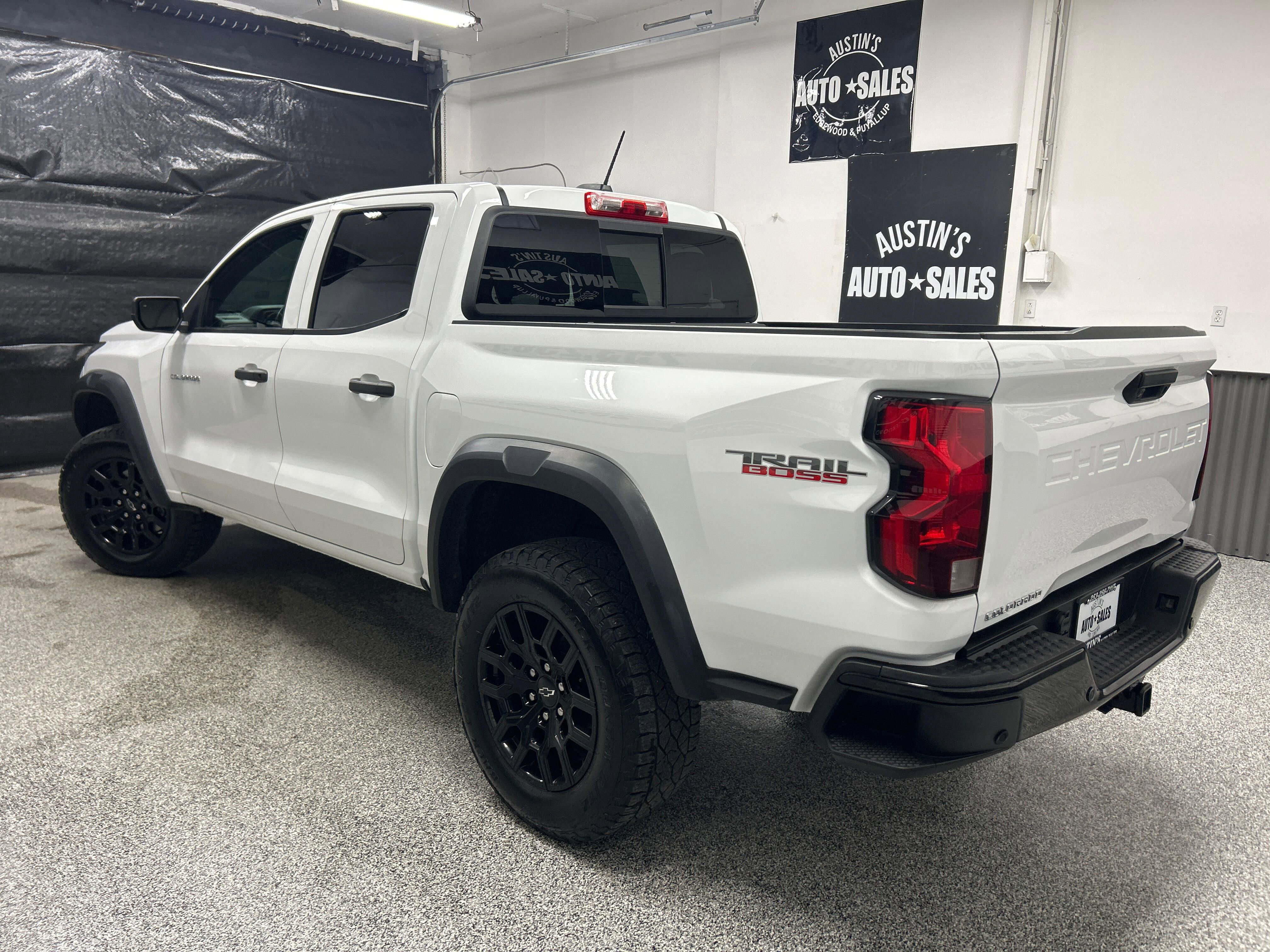 Used 2023 Chevrolet Colorado Trail Boss w/ Advanced Trailering Package AWD/4WD image 4