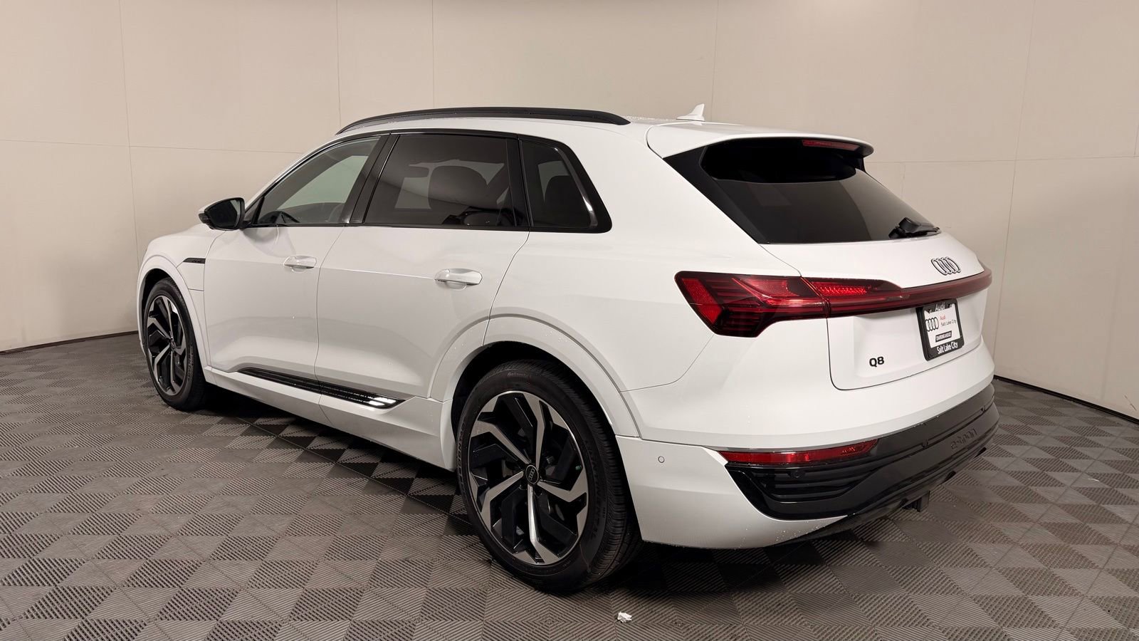 Certified 2024 Audi Q8 e-tron Premium Plus AWD/4WD image 7
