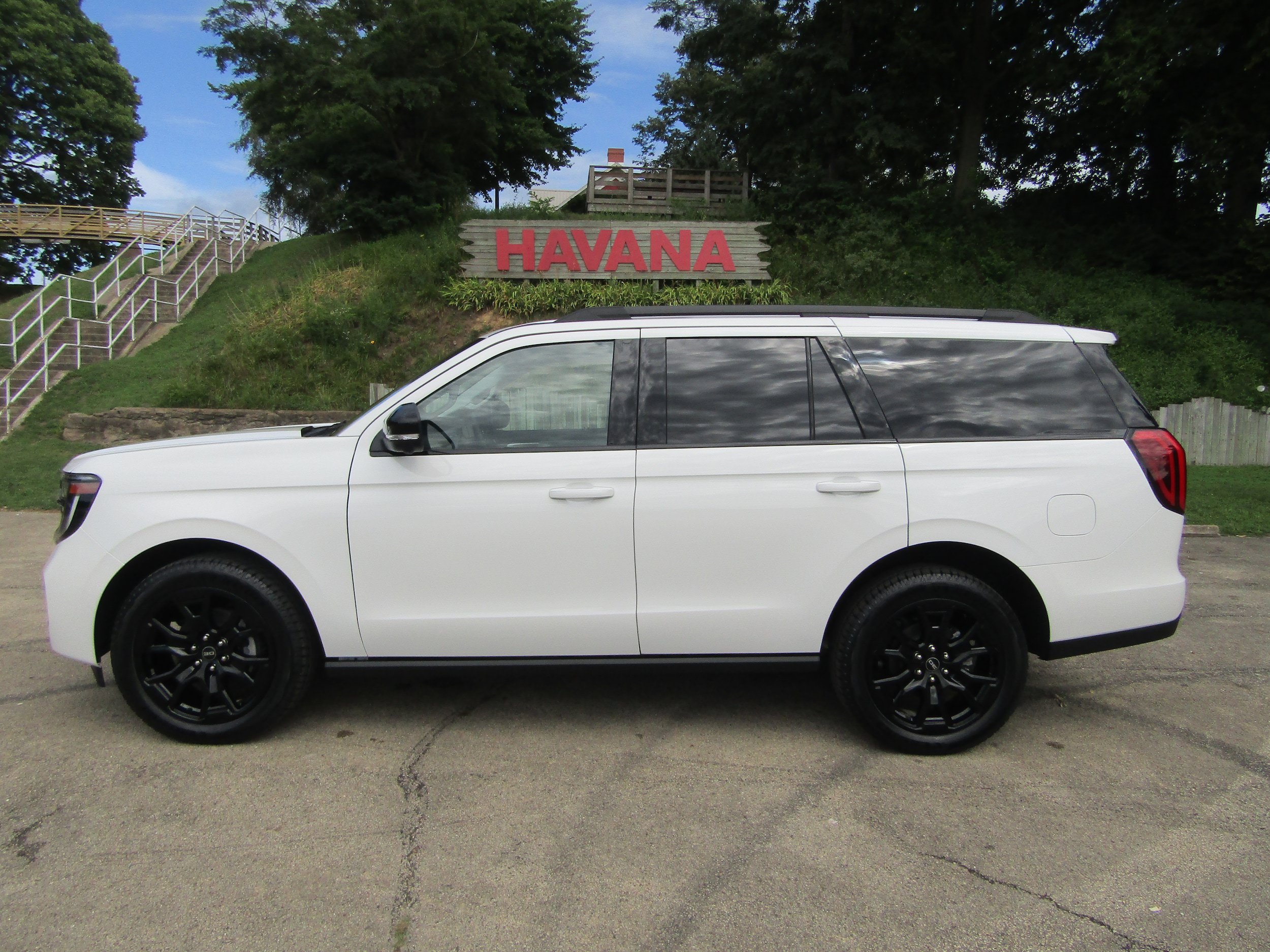 New 2027 Ford Expedition Platinum AWD/4WD image 1
