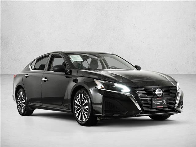 Used 2024 Nissan Altima 2.5 SV FWD image 3