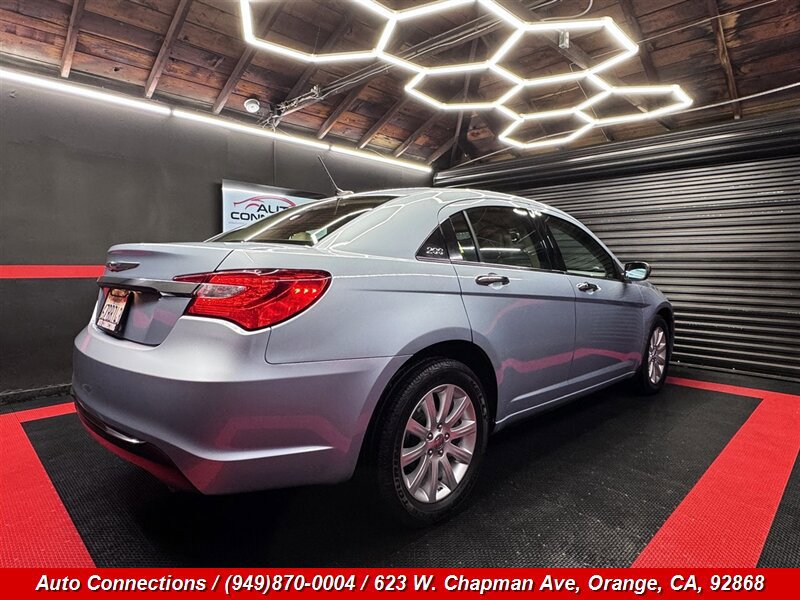 Used 2013 Chrysler 200 Limited image 3