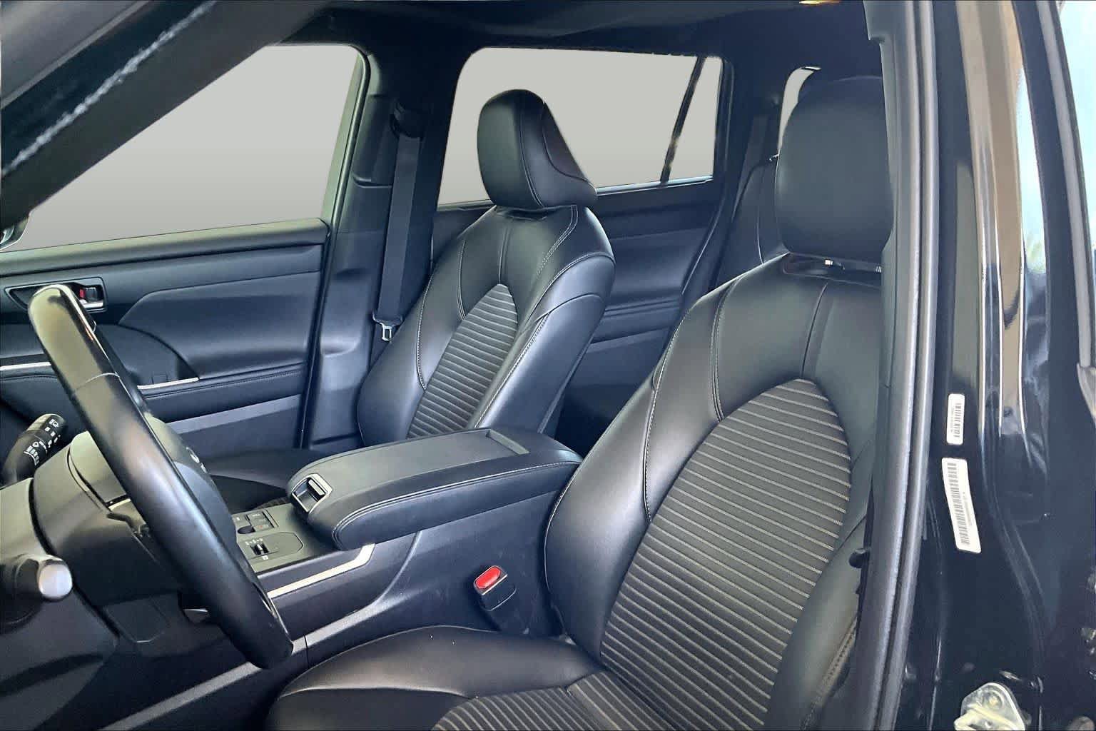 Used 2024 Toyota Highlander XSE FWD image 8
