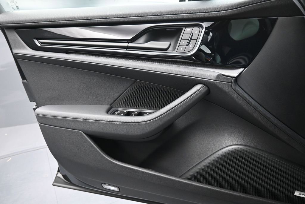 Used 2026 Porsche Panamera image 21