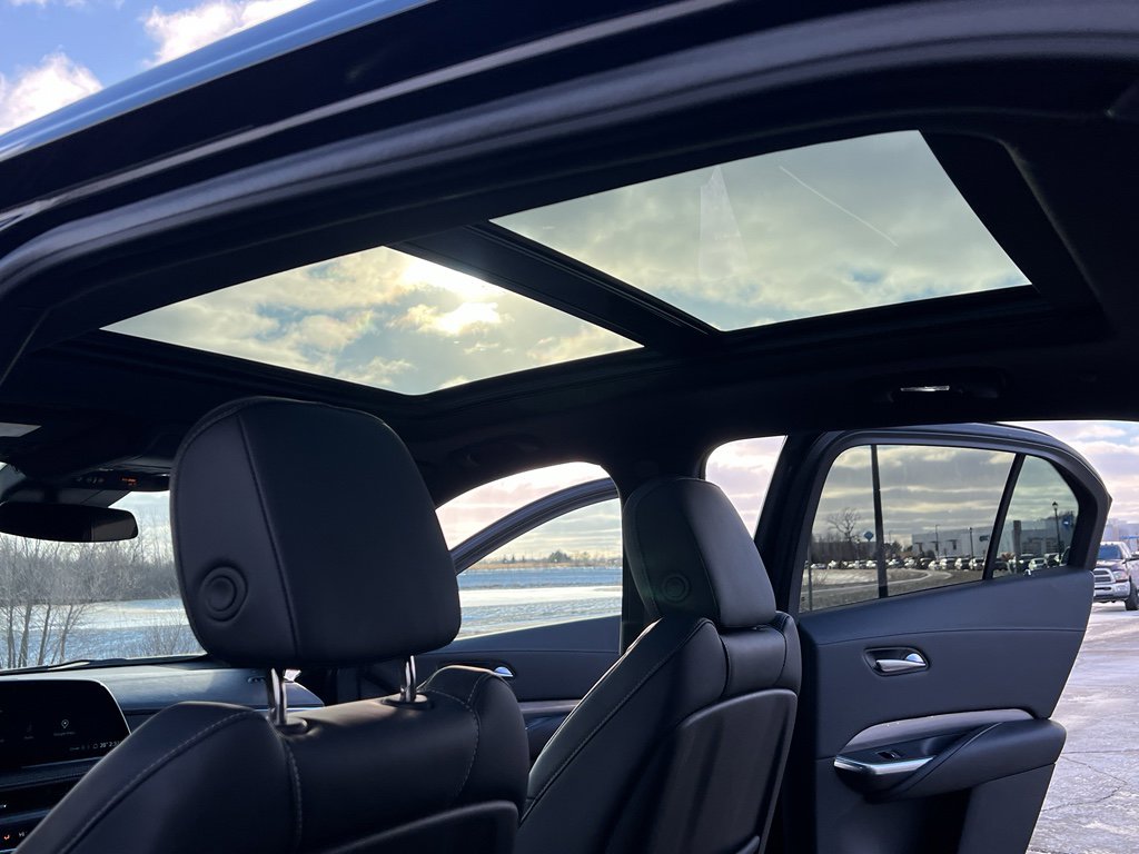 Used 2024 Cadillac XT4 Premium Luxury image 37