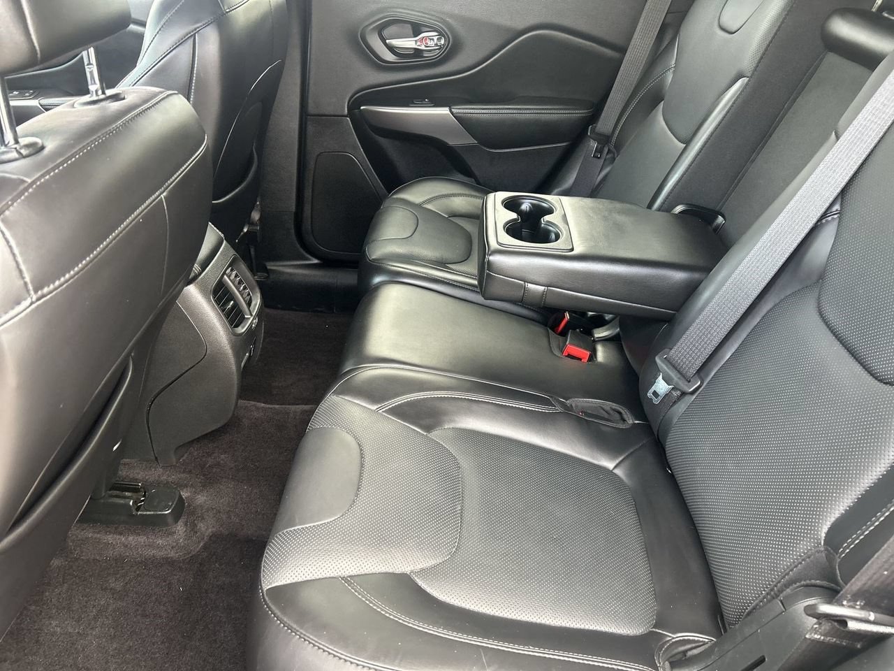 Used 2019 Jeep Cherokee Limited w/ Luxury Group FWD image 14