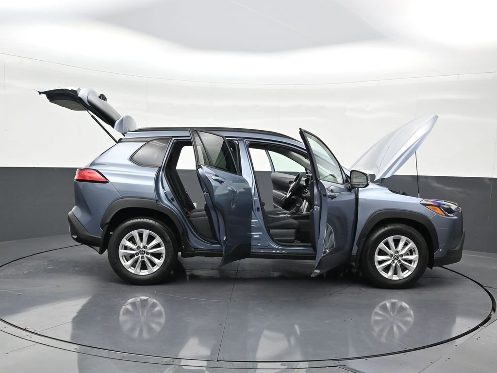 Used 2023 Toyota Corolla Cross LE image 32