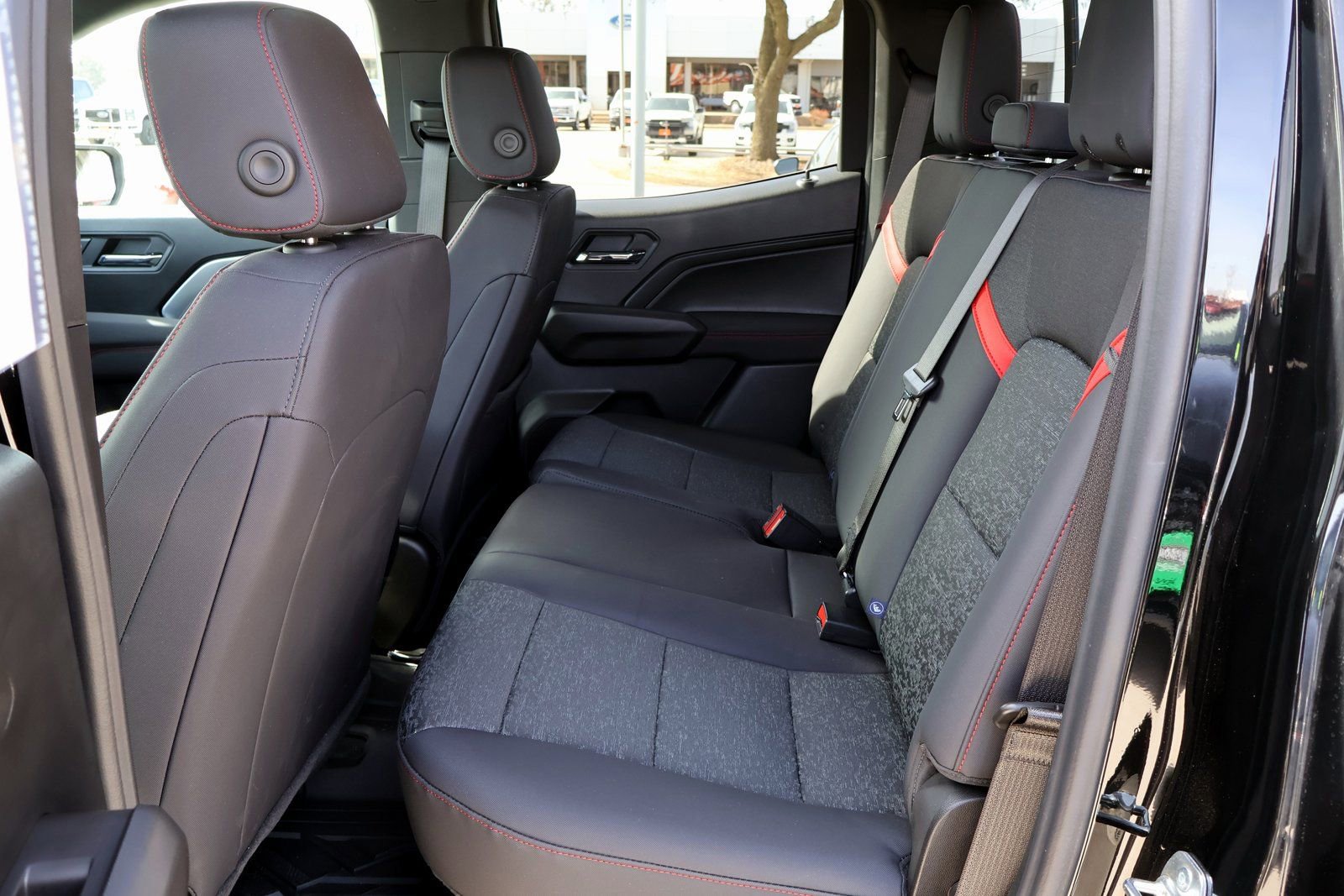 Used 2025 Chevrolet Colorado Z71 image 17