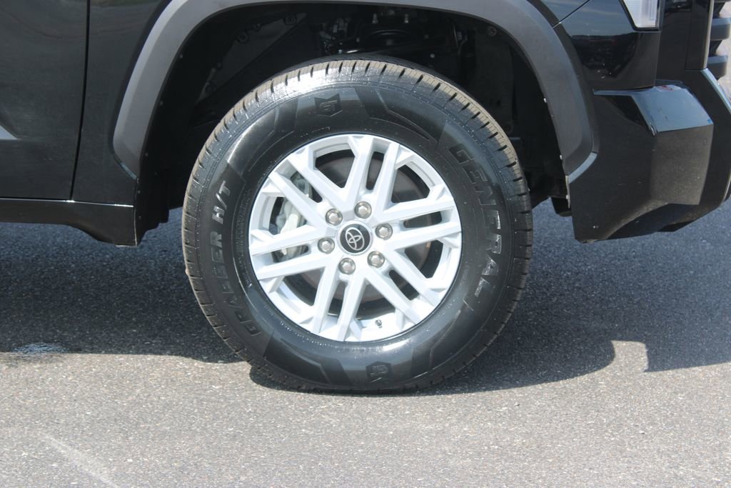Used 2023 Toyota Tundra SR5 w/ SR5 Convenience Package AWD/4WD image 12