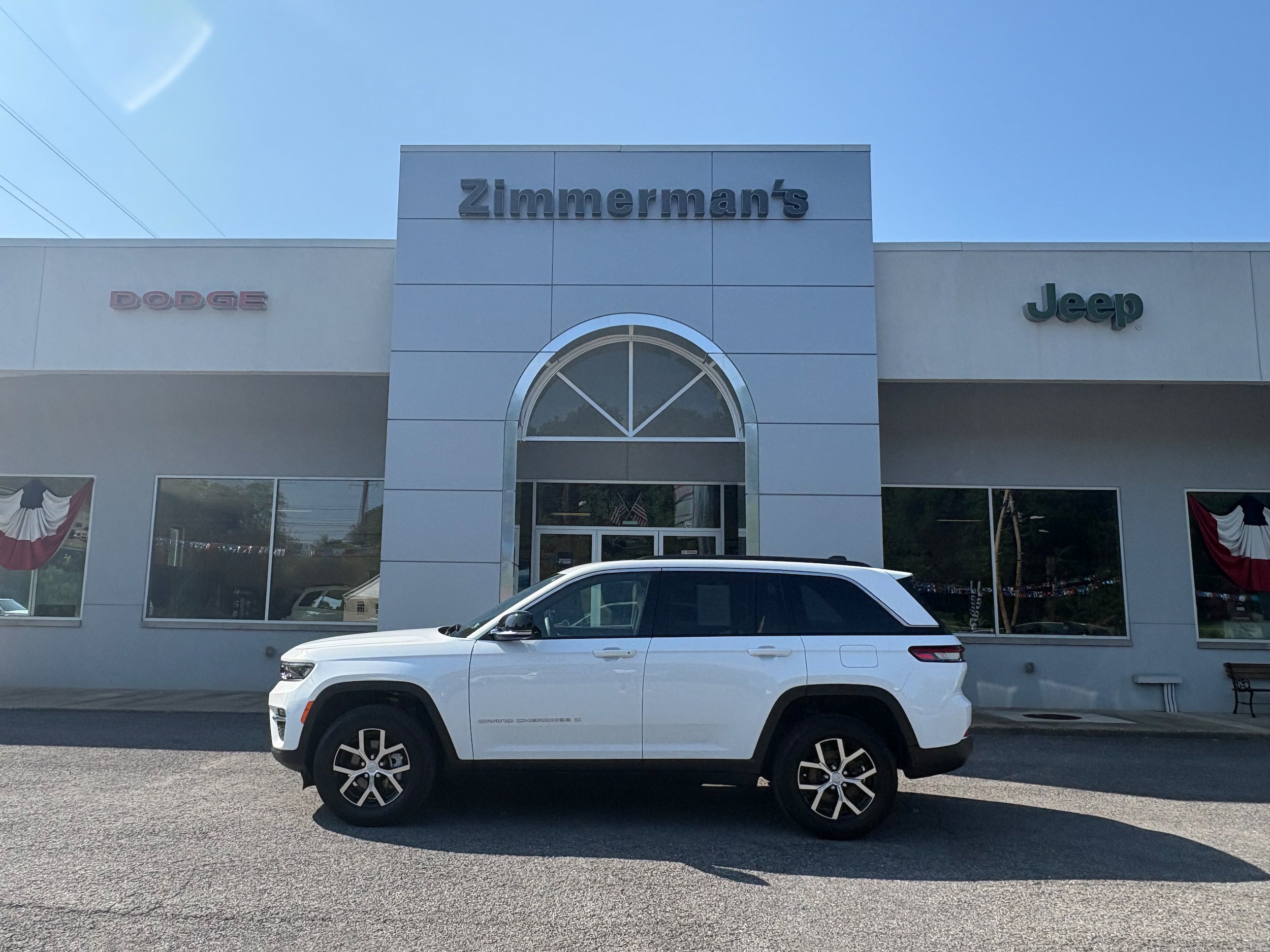 Certified 2025 Jeep Grand Cherokee Limited AWD/4WD image 1