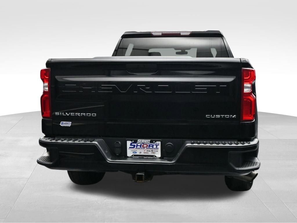 Used 2020 Chevrolet Silverado 1500 Custom w/ Custom Value Package AWD/4WD image 4