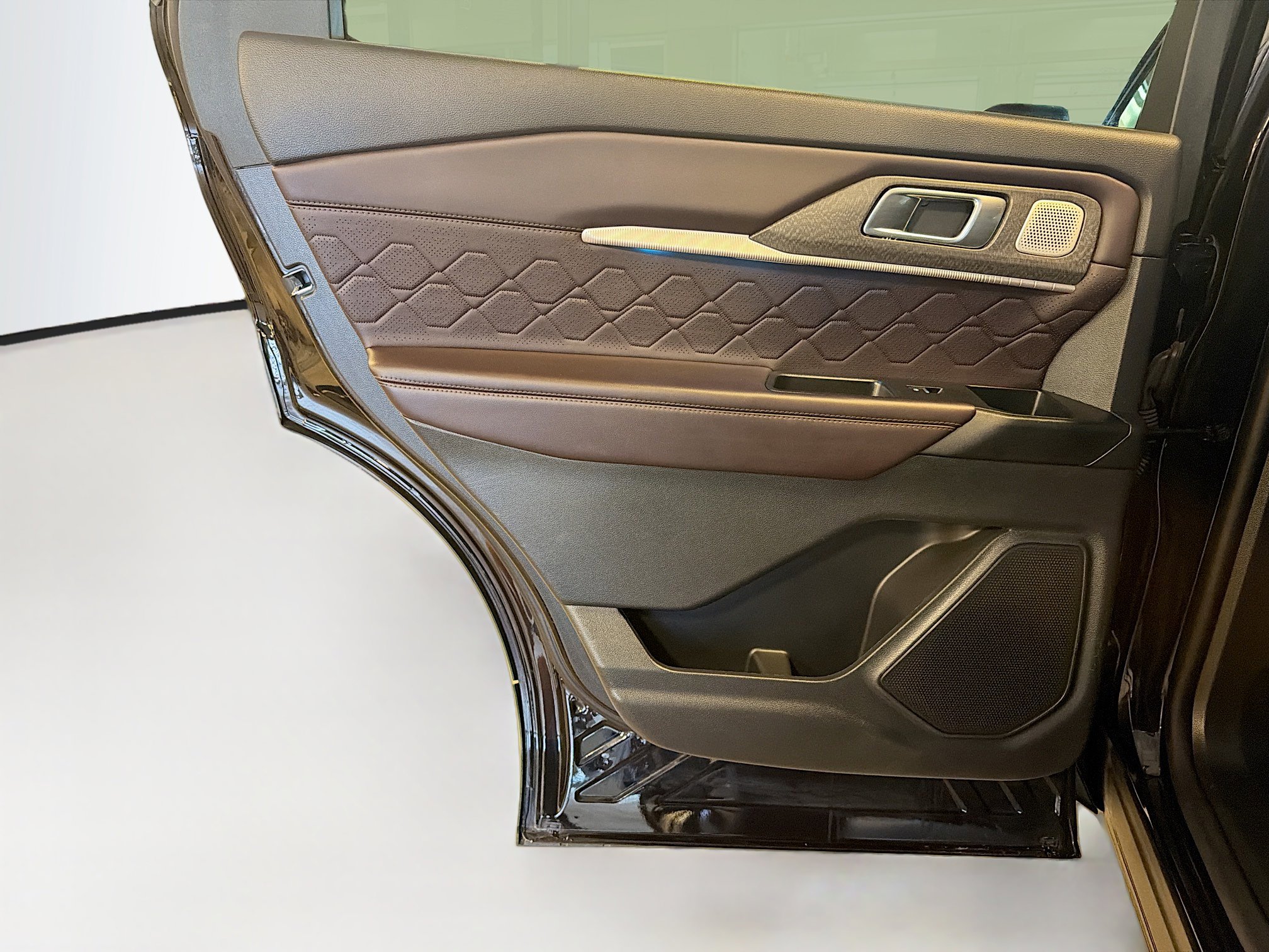 Used 2025 Ford Explorer Platinum w/ LUX Leather Package image 28