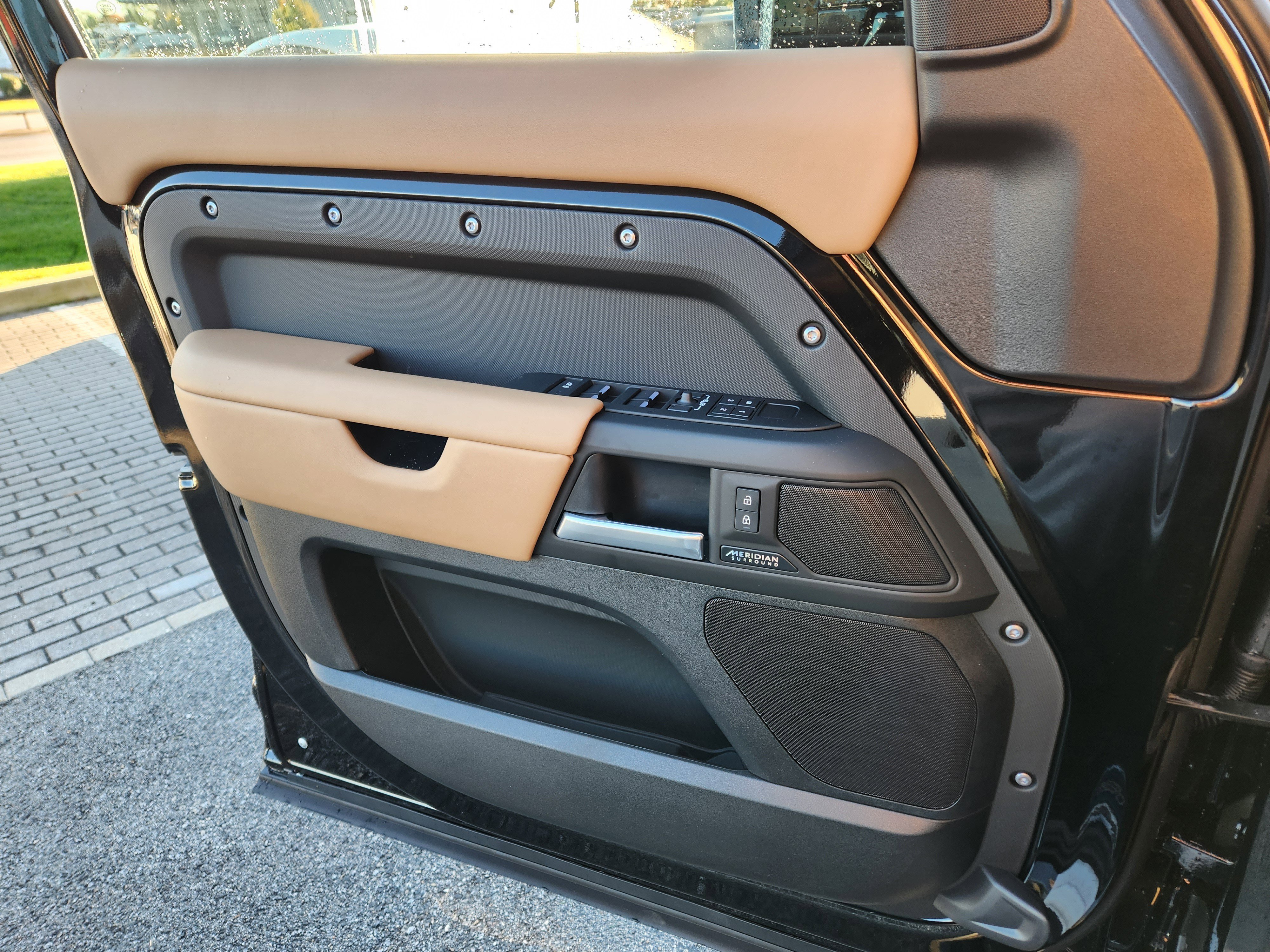 New 2026 Land Rover Defender 110 X-Dynamic SE image 16
