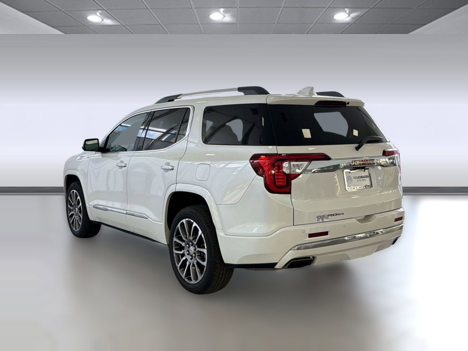 Used 2022 GMC Acadia Denali w/ Denali Ultimate Package image 3