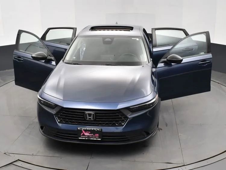Used 2025 Honda Accord SE image 10