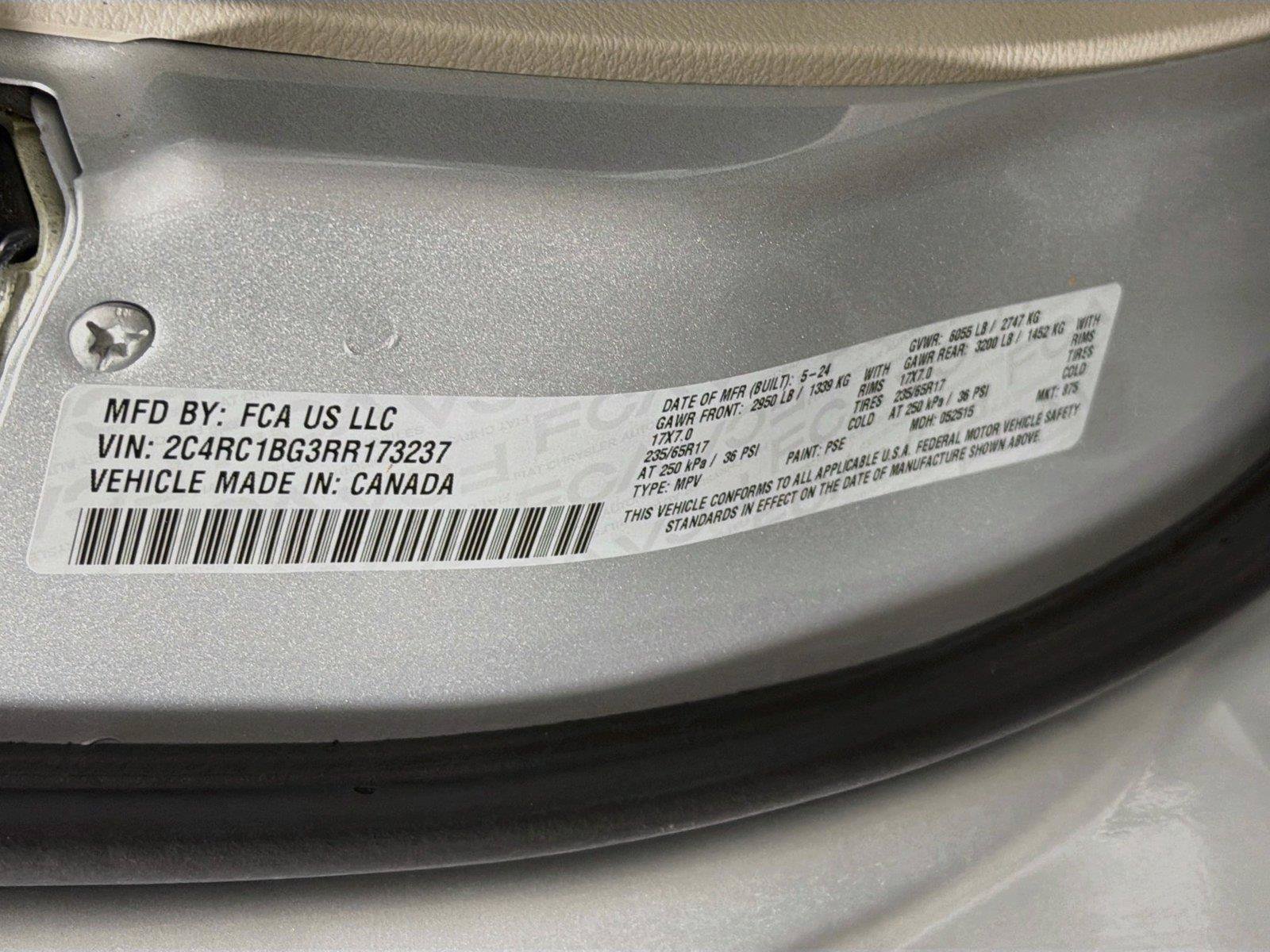 Used 2024 Chrysler Pacifica Touring-L FWD image 39