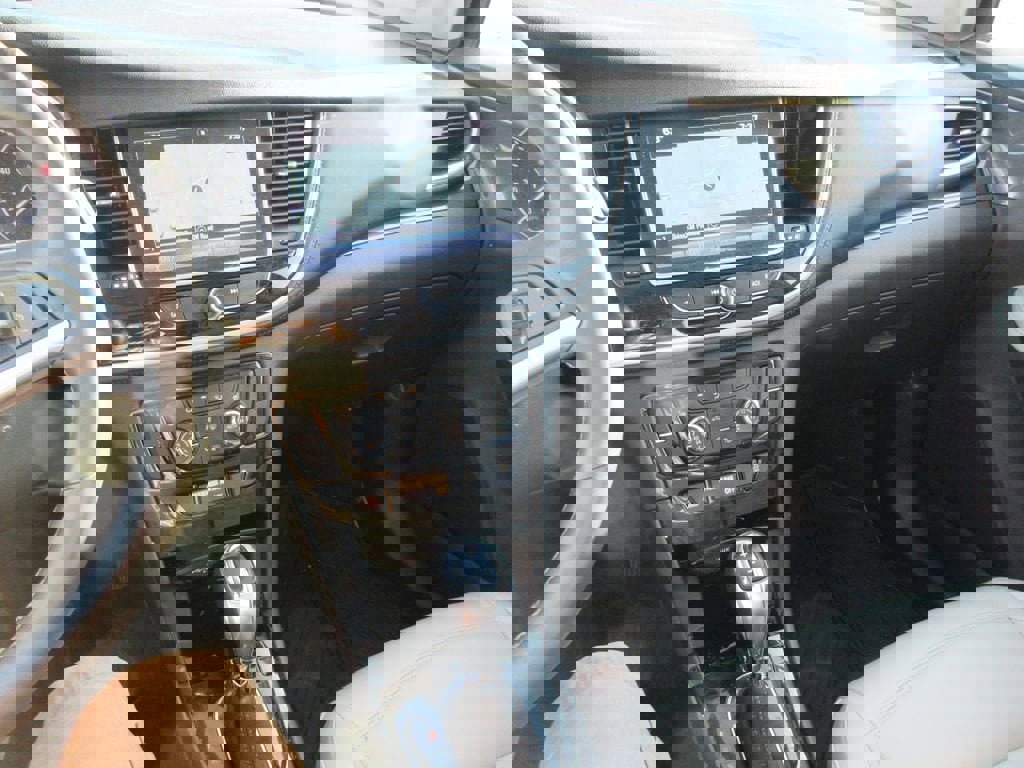 Certified 2019 Buick Encore Essence w/ Experience Buick Package FWD image 10