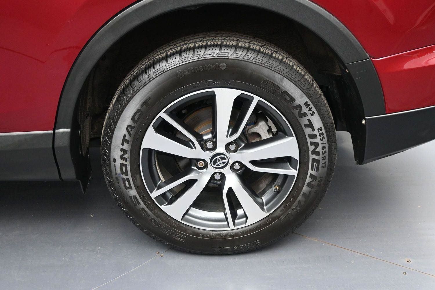 Used 2018 Toyota RAV4 XLE FWD image 9