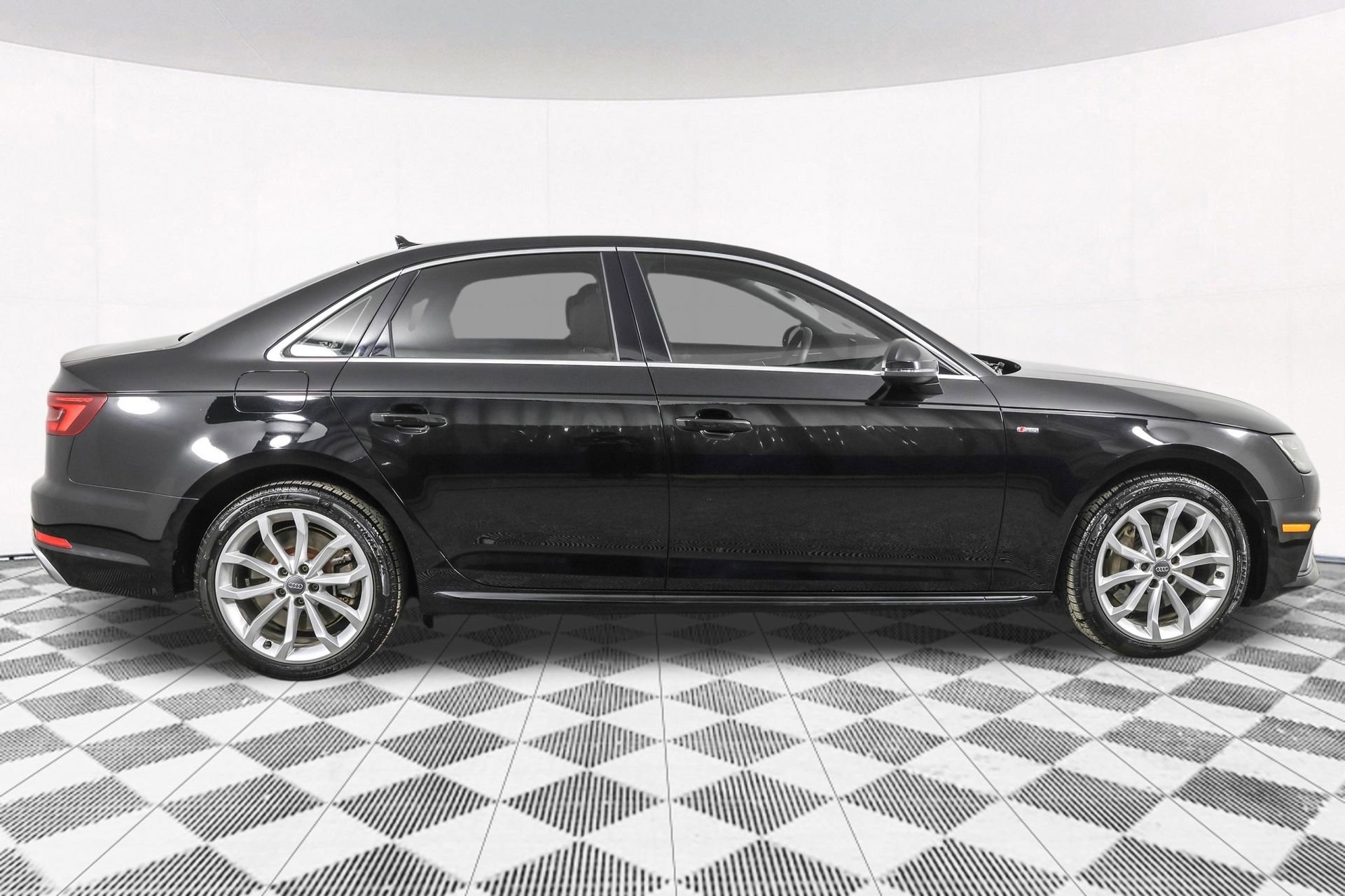 Used 2019 Audi A4 2.0T Premium w/ Convenience Package image 13