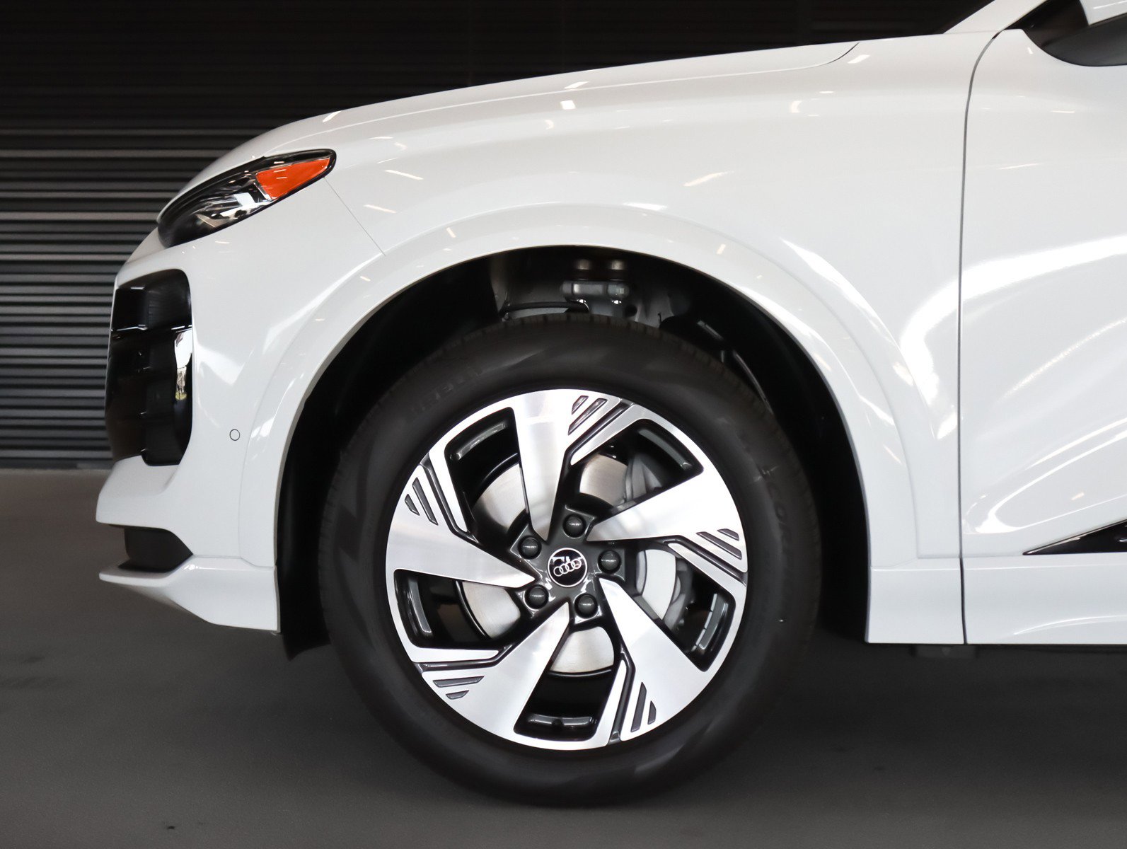 New 2025 Audi Q6 e-tron Premium AWD/4WD image 5