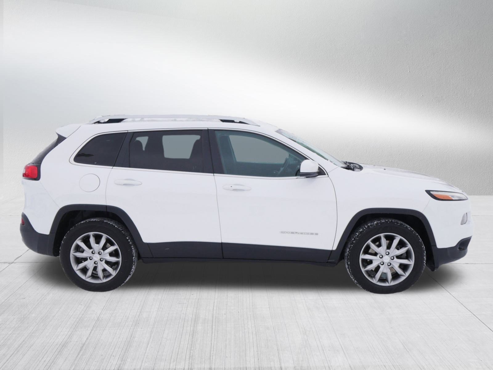 Used 2018 Jeep Cherokee Limited image 8