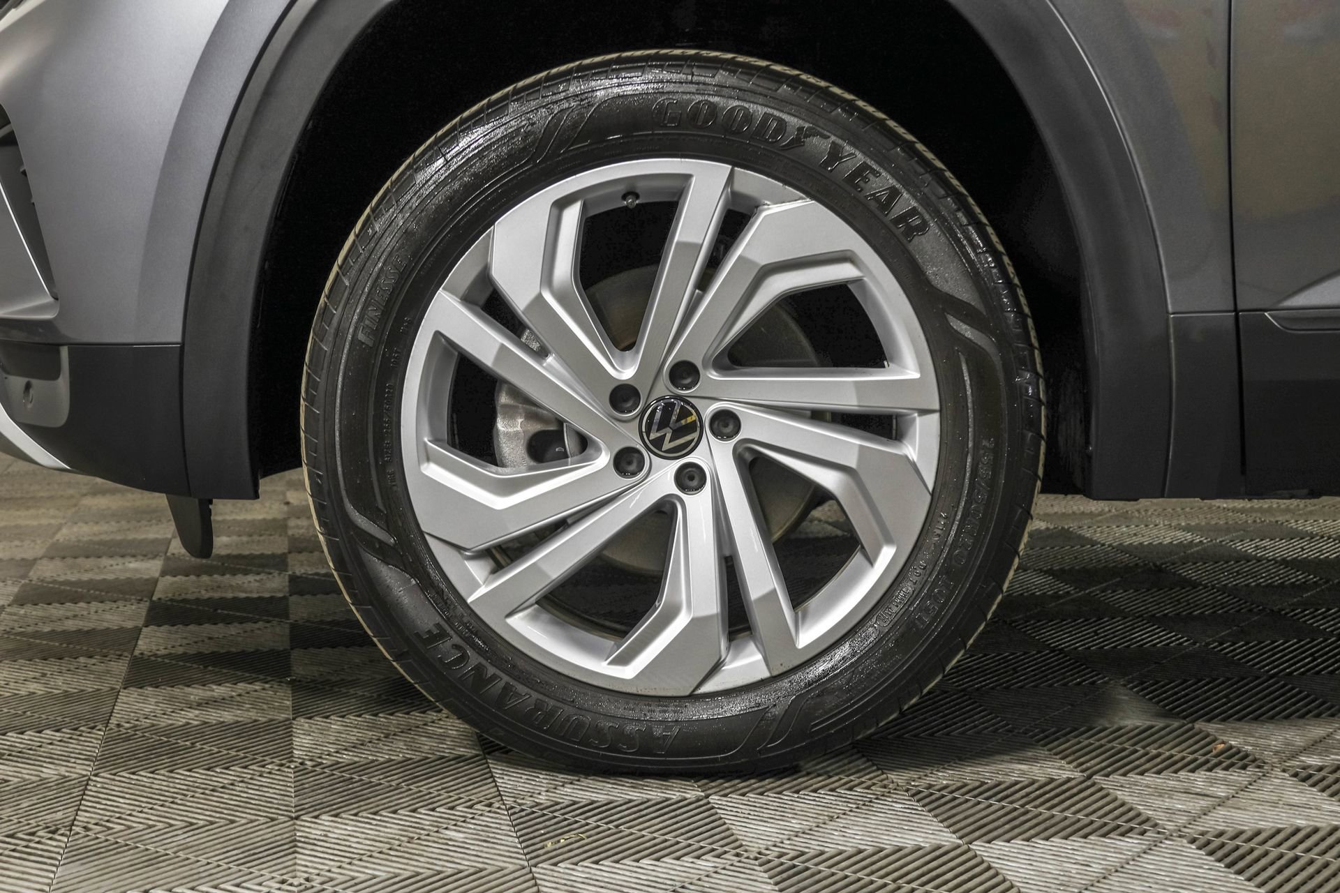 Used 2023 Volkswagen Atlas SE w/ Black Wheel Package image 22