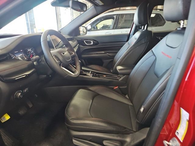 Used 2025 Jeep Compass Trailhawk AWD/4WD image 9