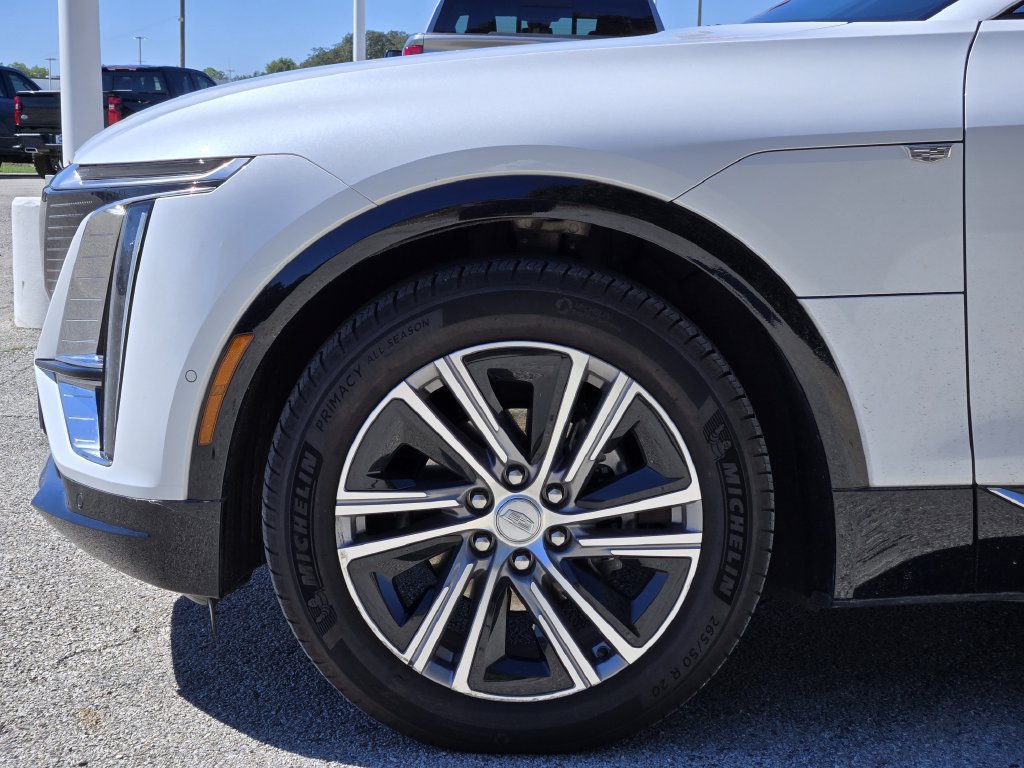 Used 2024 Cadillac Lyriq Luxury w/ LPO, Floor Liner Package RWD image 8