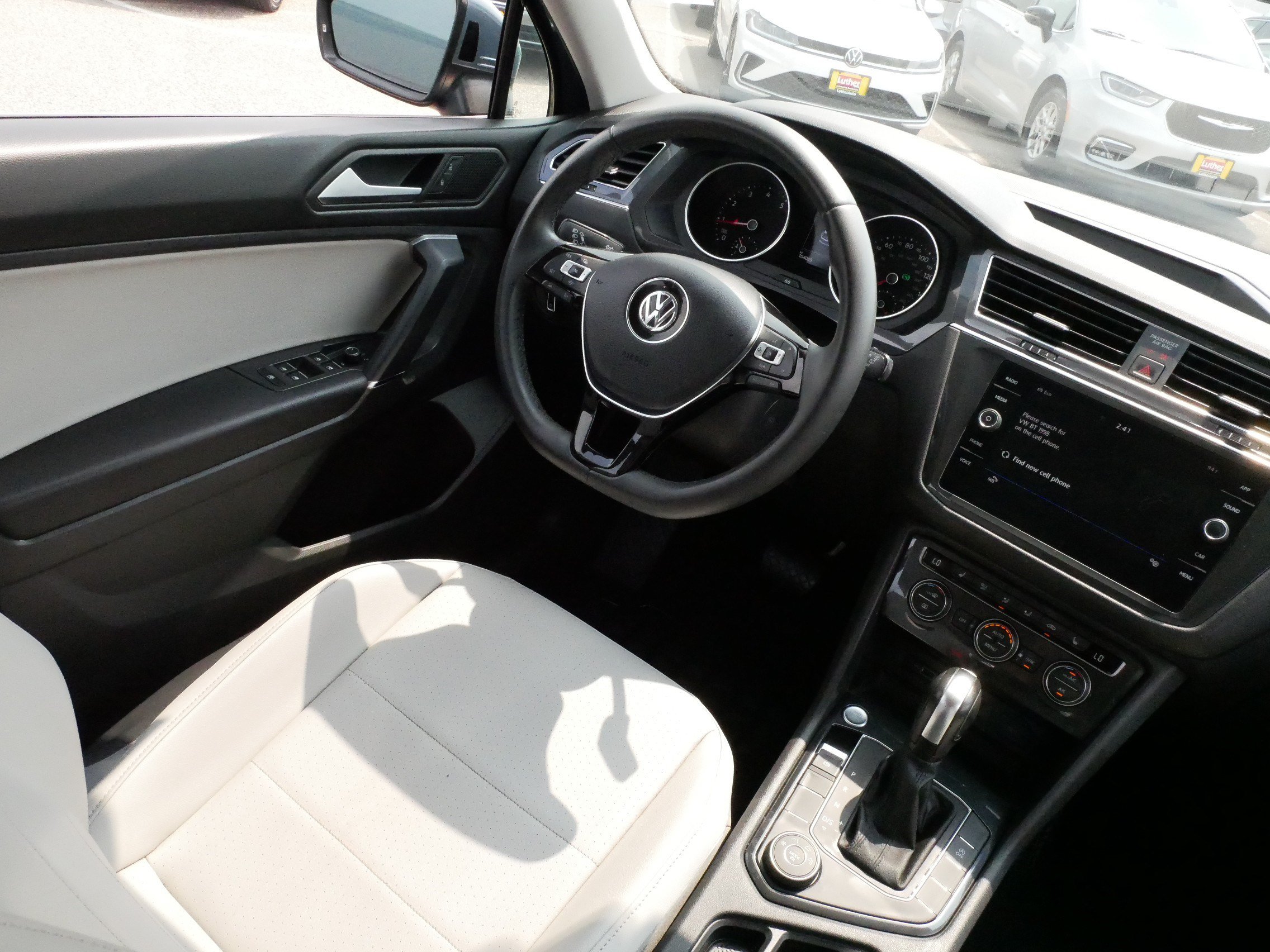Used 2020 Volkswagen Tiguan SE AWD/4WD image 9