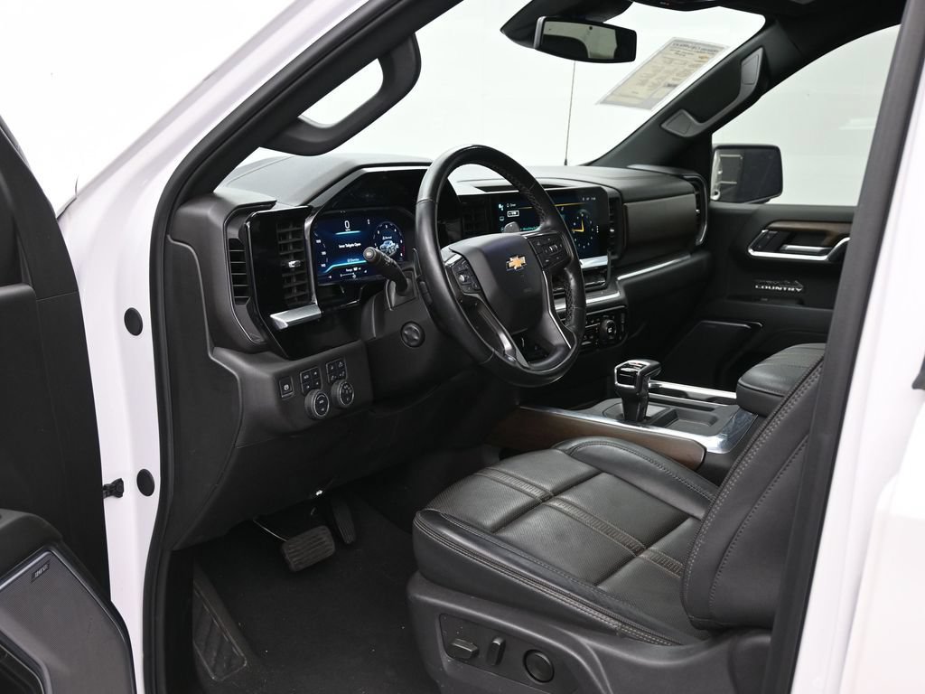 Used 2024 Chevrolet Silverado 1500 High Country AWD/4WD image 11