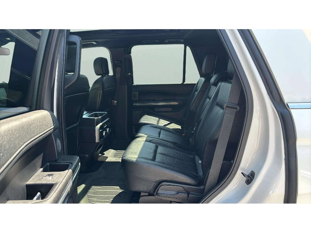 Used 2019 Ford Expedition XLT w/ Equipment Group 202A AWD/4WD image 13