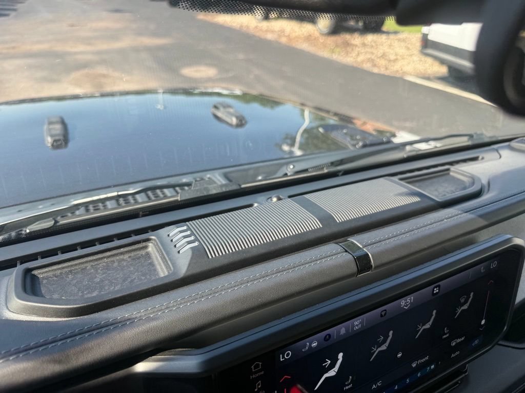 Used 2025 Jeep Wrangler Unlimited Sahara AWD/4WD image 24