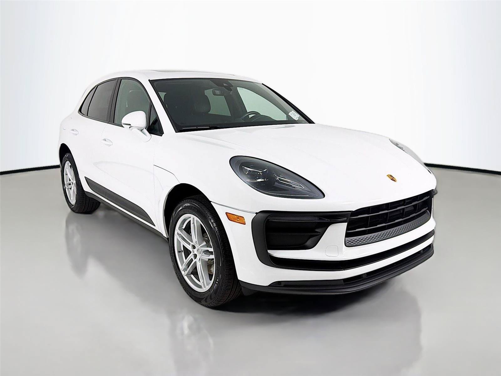 Certified 2022 Porsche Macan AWD/4WD image 29