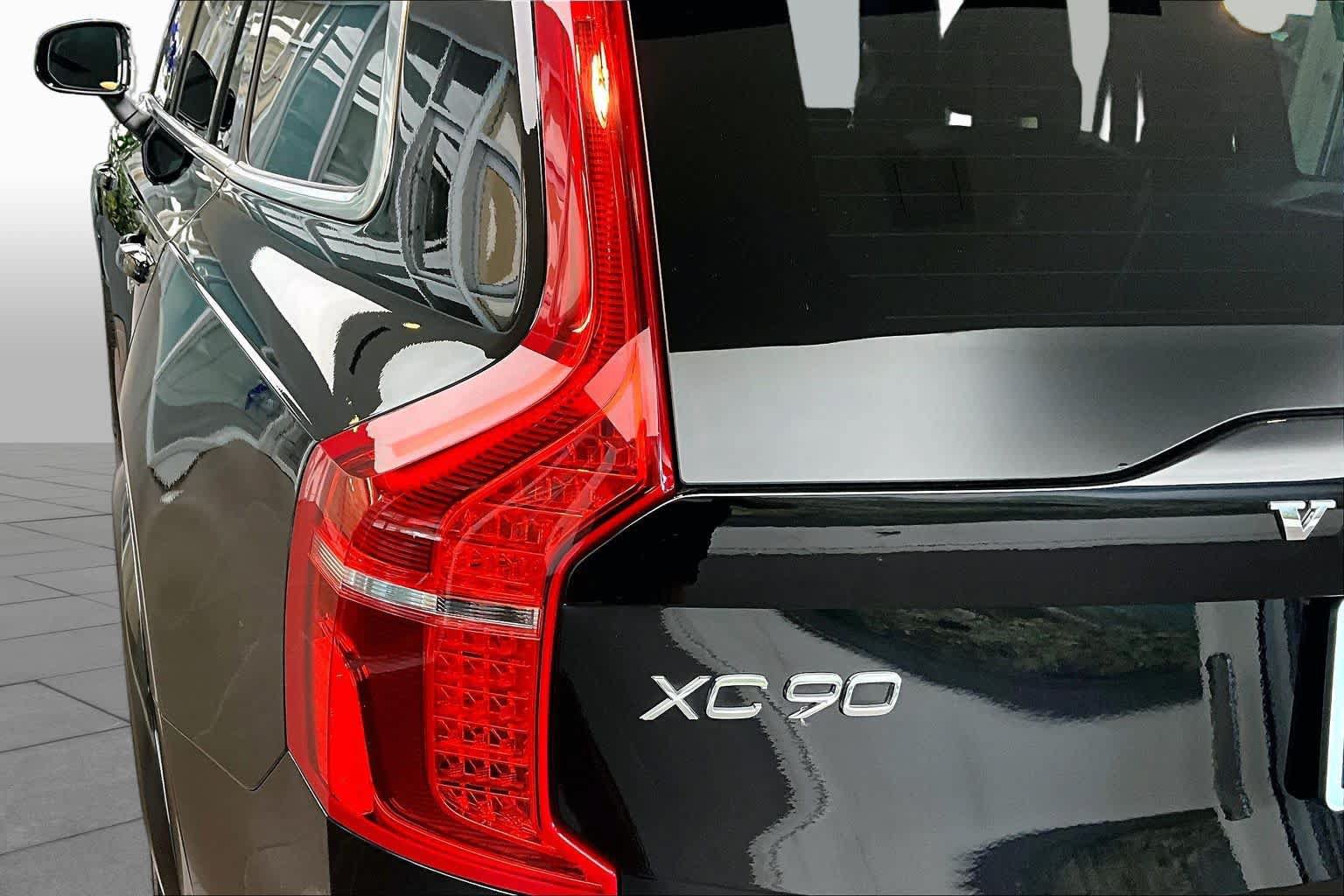 Used 2022 Volvo XC90 T5 Momentum w/ Climate Package AWD/4WD image 28