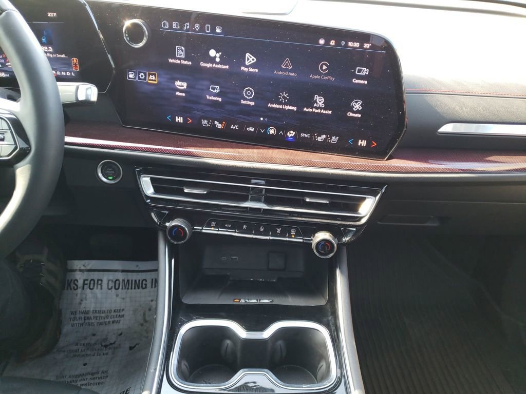 Used 2024 Chevrolet Traverse RS image 17