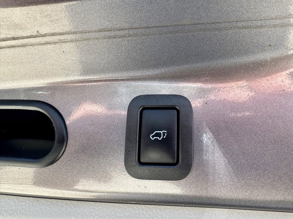 Used 2016 Toyota Highlander Limited image 14