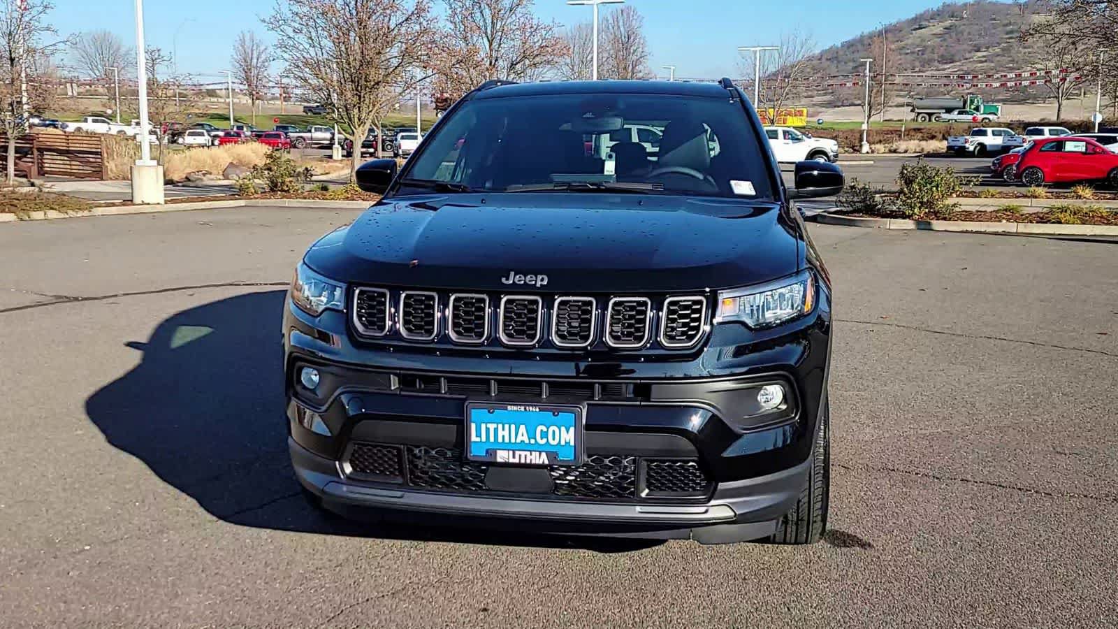 Used 2025 Jeep Compass Latitude w/ Altitude Special Edition AWD/4WD image 3