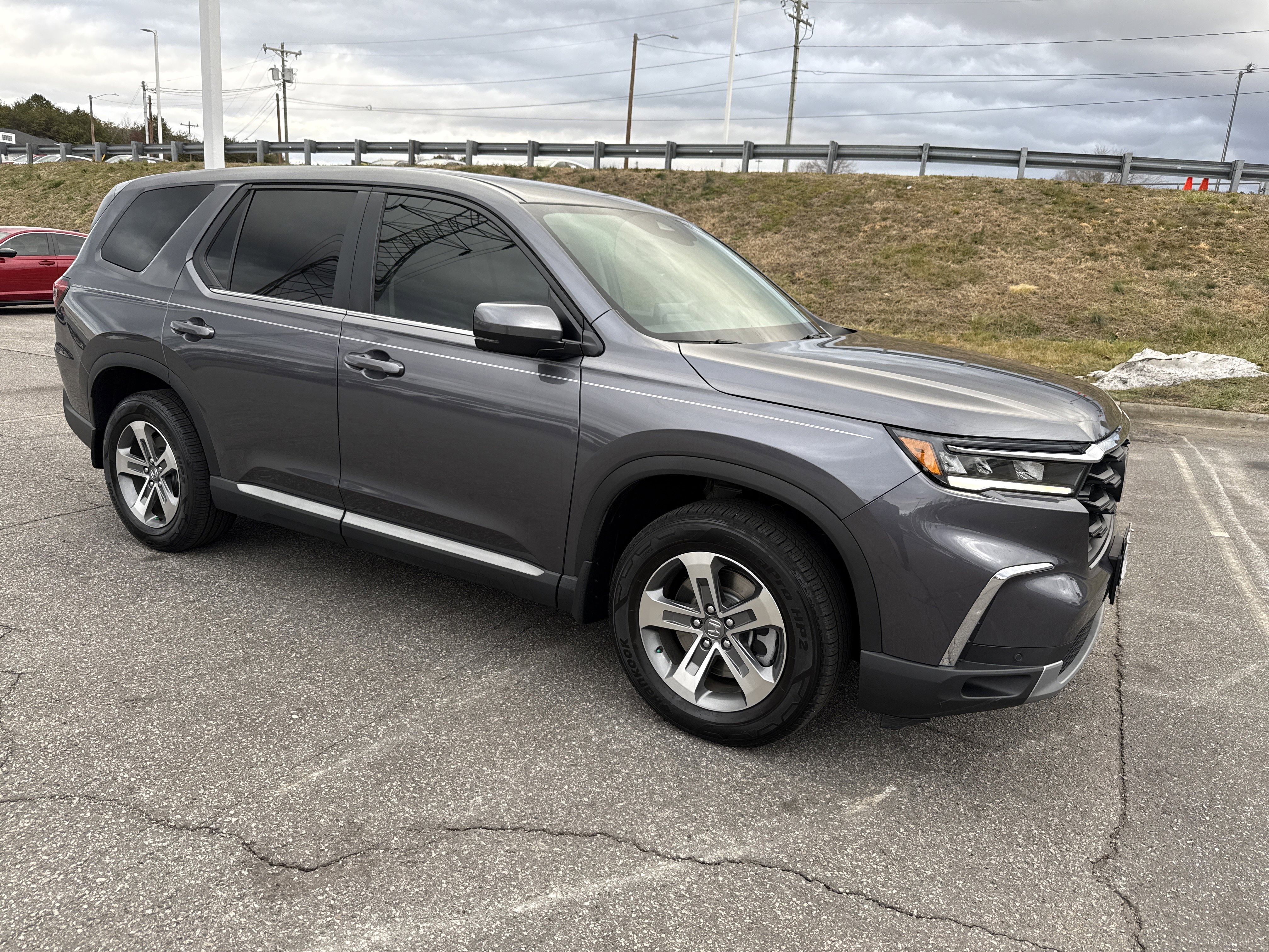 Used 2025 Honda Pilot EX-L image 2