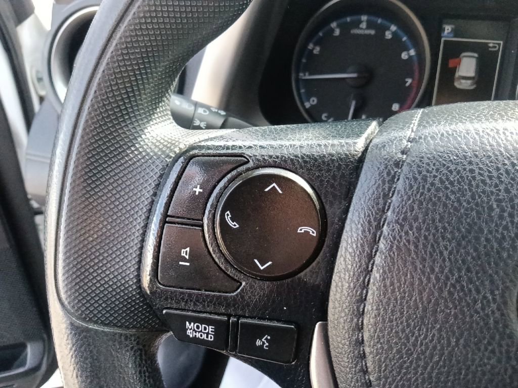 Used 2018 Toyota RAV4 LE FWD image 18