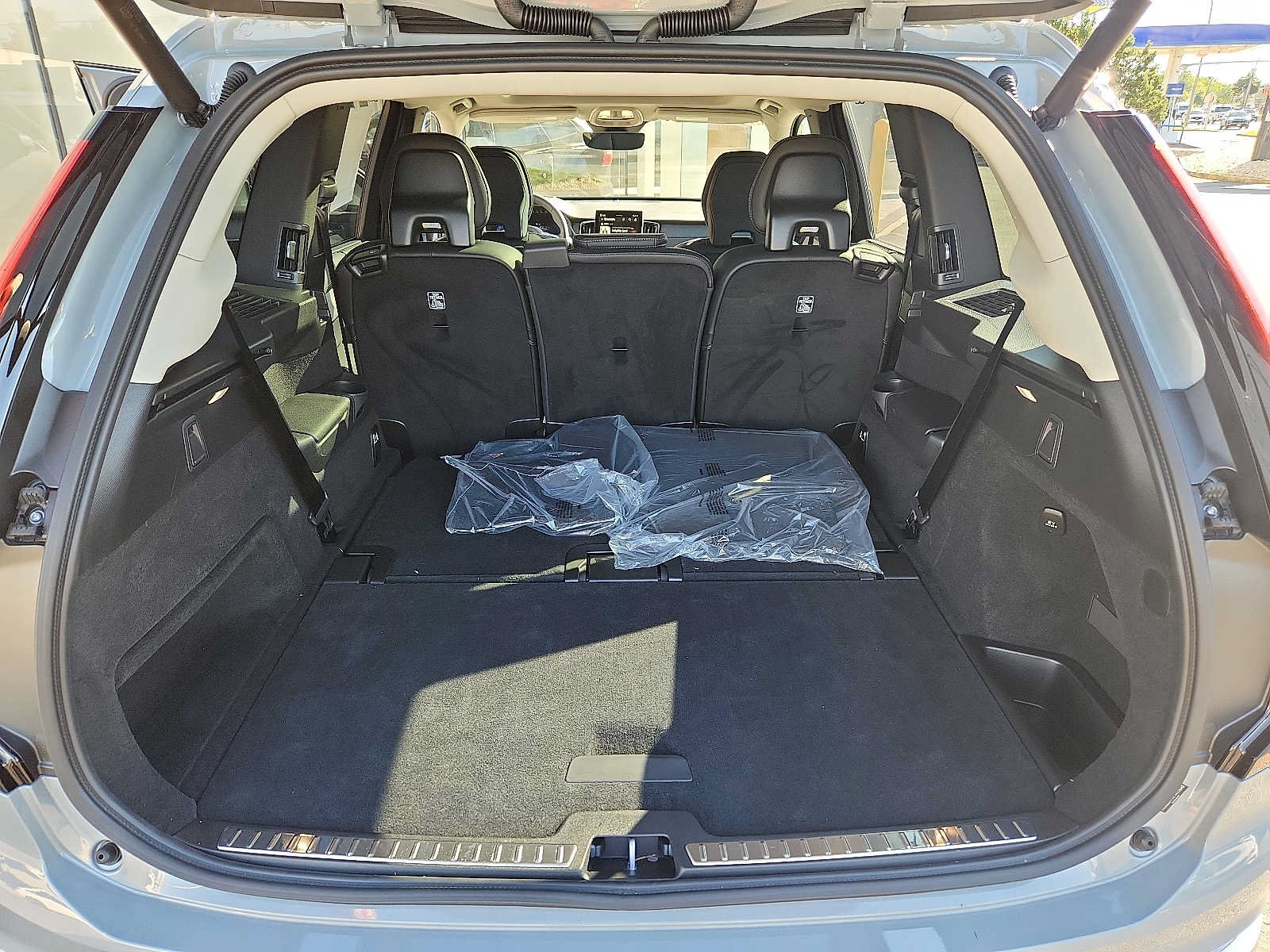 Used 2026 Volvo XC90 B6 Ultra w/ Protection Package AWD/4WD image 27
