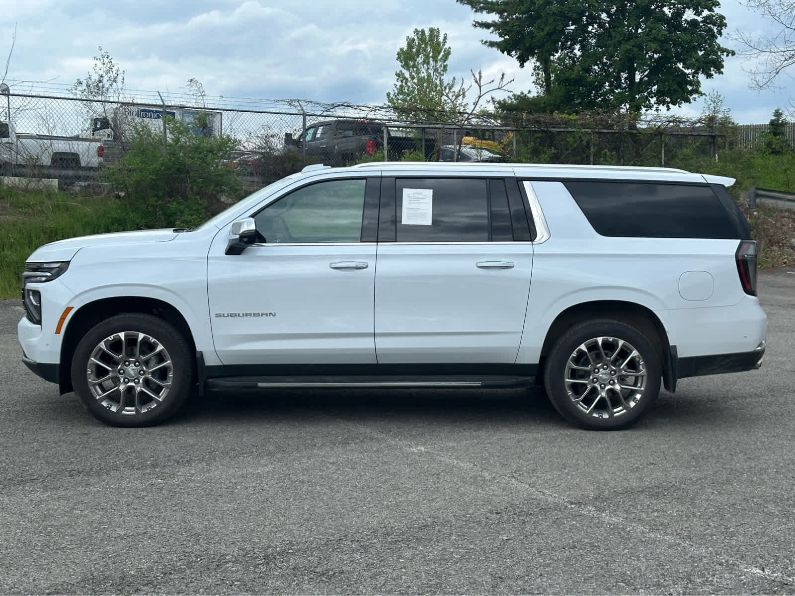 Used 2026 Chevrolet Suburban Premier AWD/4WD image 4