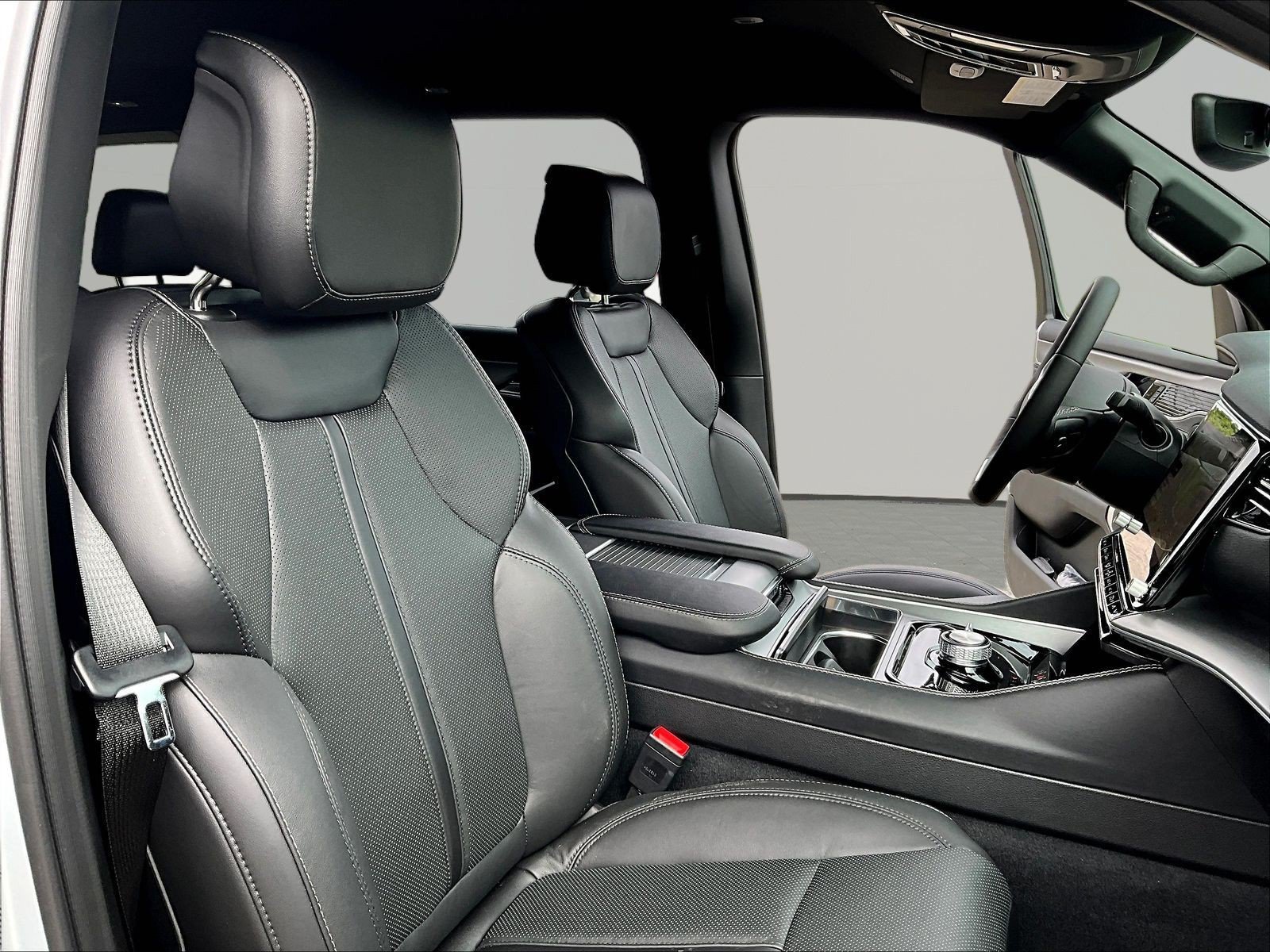 New 2026 Jeep Grand Wagoneer L 4WD w/ 8-Passenger Seating Package image 19