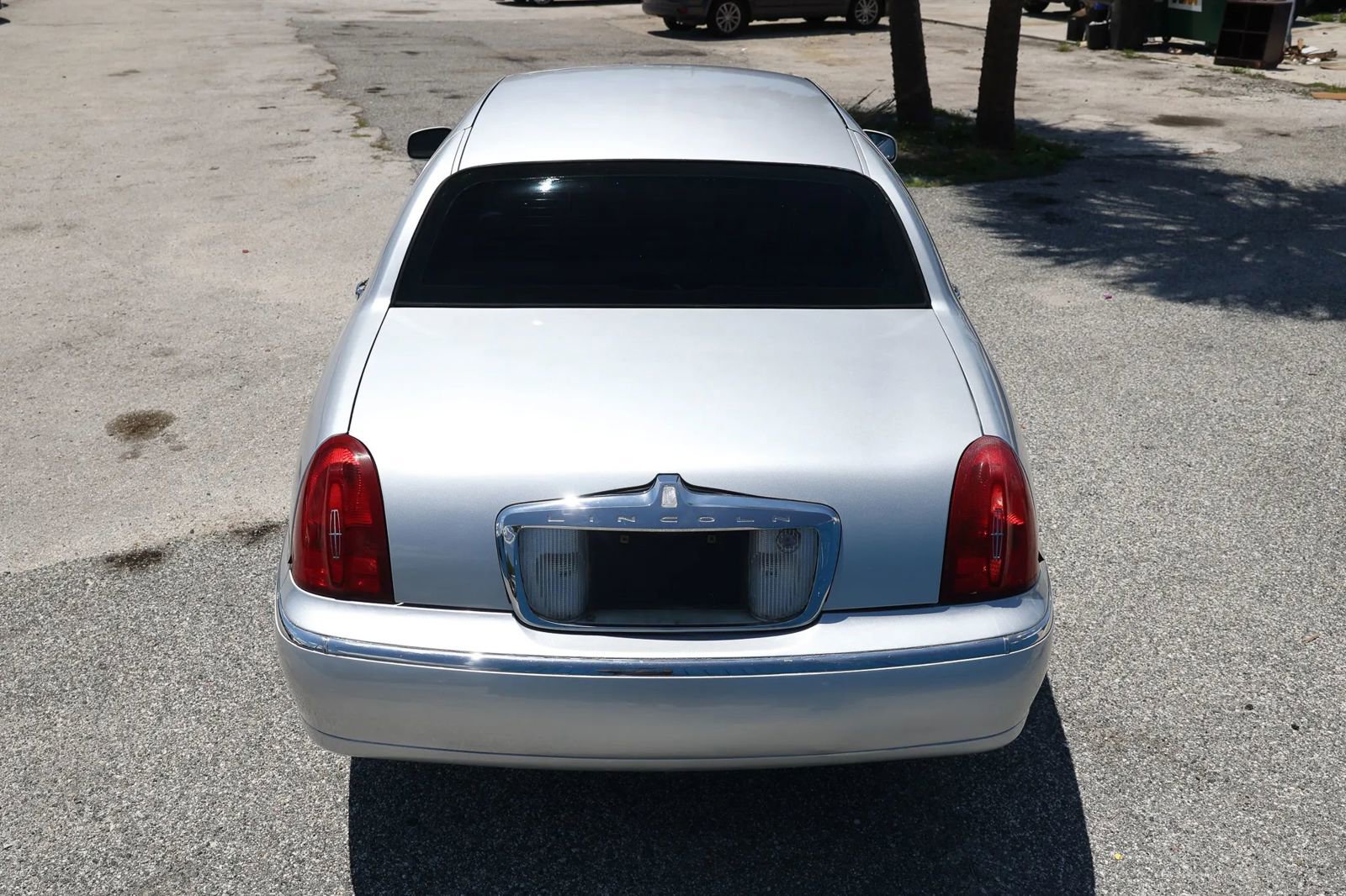 Used 2001 Lincoln Town Car Signature RWD image 6