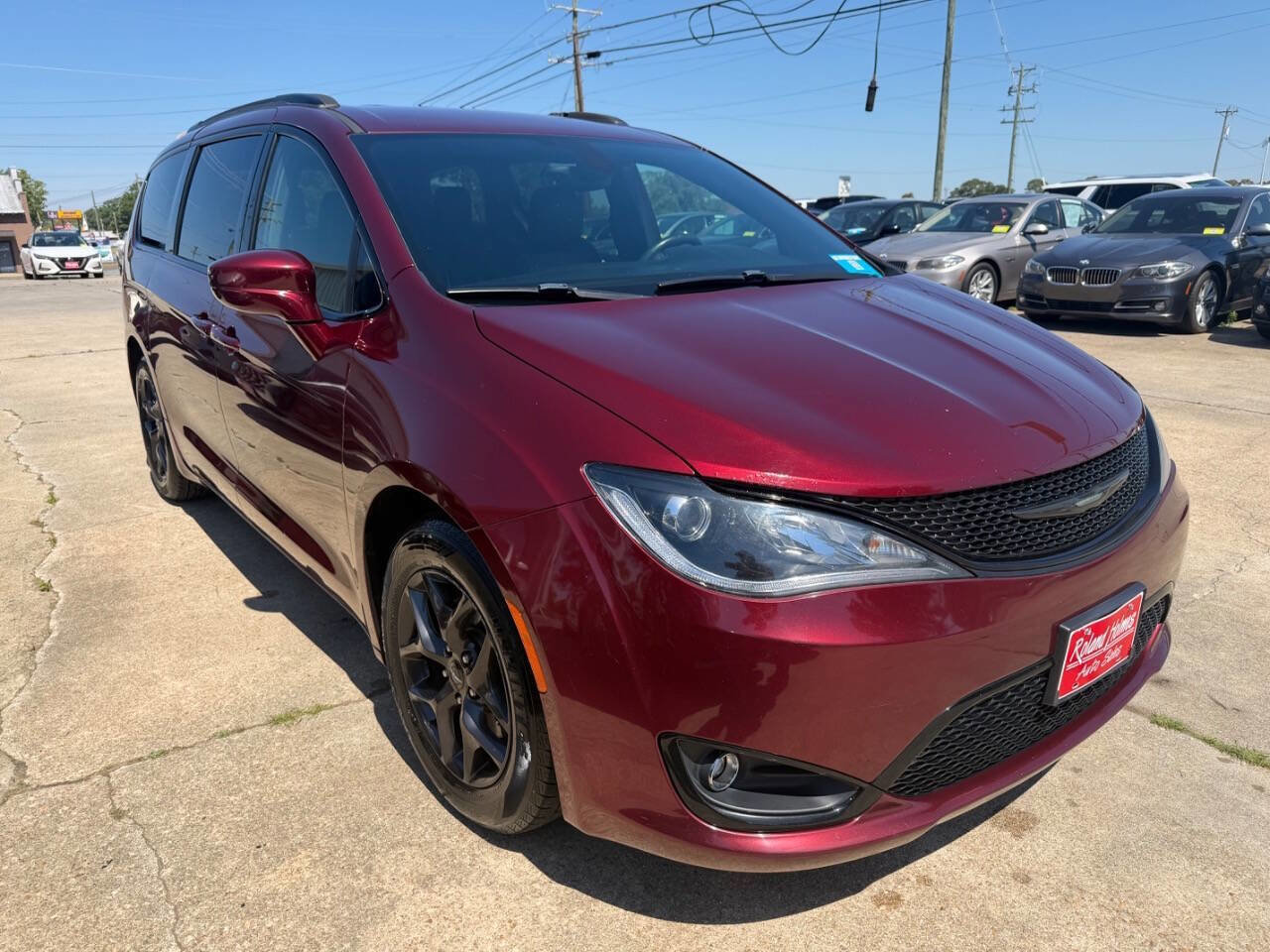Used 2018 Chrysler Pacifica Touring-L Plus w/ S Appearance Package FWD image 4