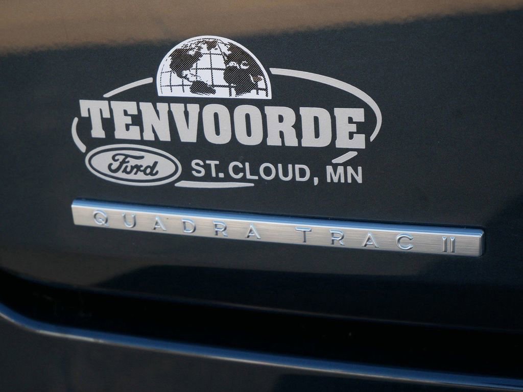 Used 2023 Jeep Wagoneer Series III w/ Flexible Seating Group image 22